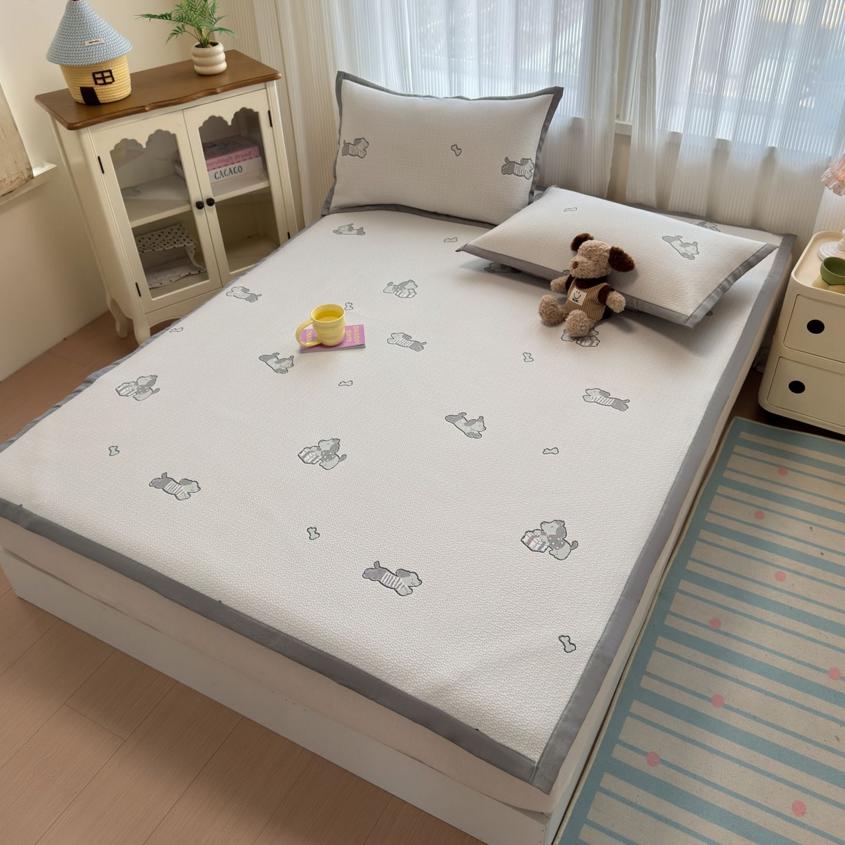 91家纺网 家纺一手货源 找家纺 亿梵家居 2026春夏新款冰豆豆PE高分子凉席 狗狗派对-绿