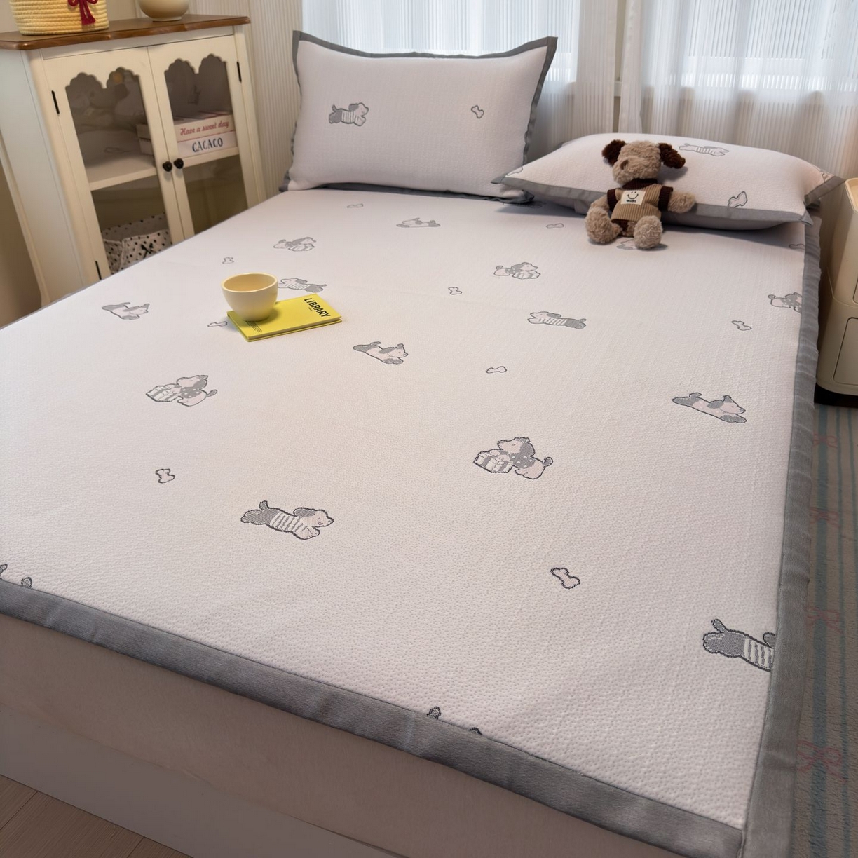 91家纺网 家纺一手货源 找家纺 亿梵家居 2026春夏新款冰豆豆PE高分子凉席 狗狗派对-粉