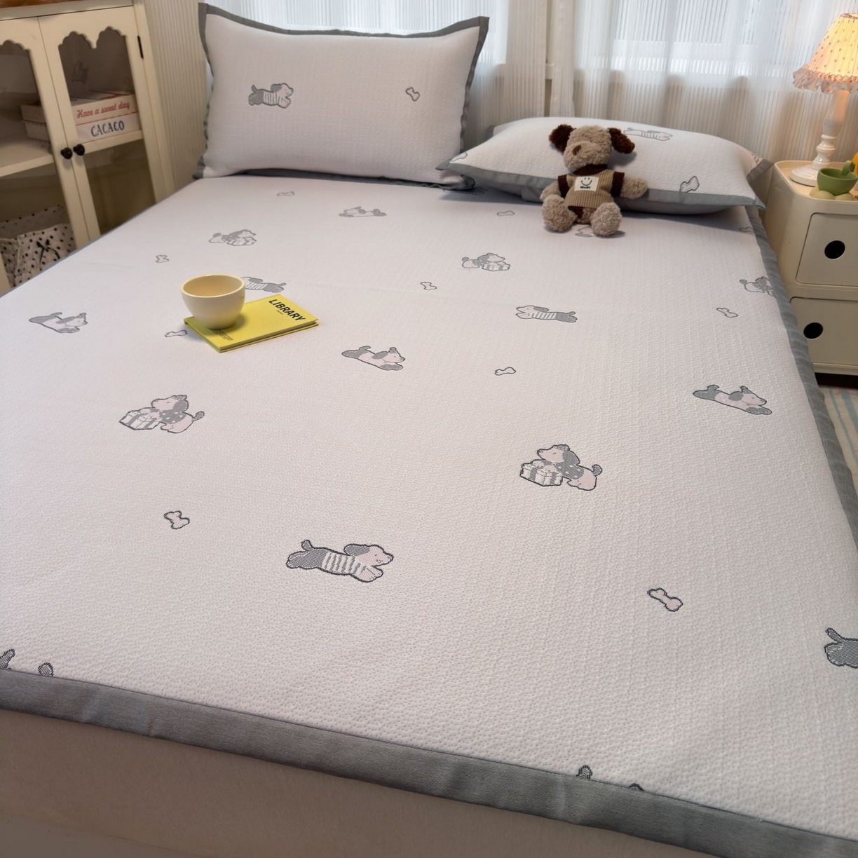 91家纺网 家纺一手货源 找家纺 亿梵家居 2026春夏新款冰豆豆PE高分子凉席 狗狗派对-粉