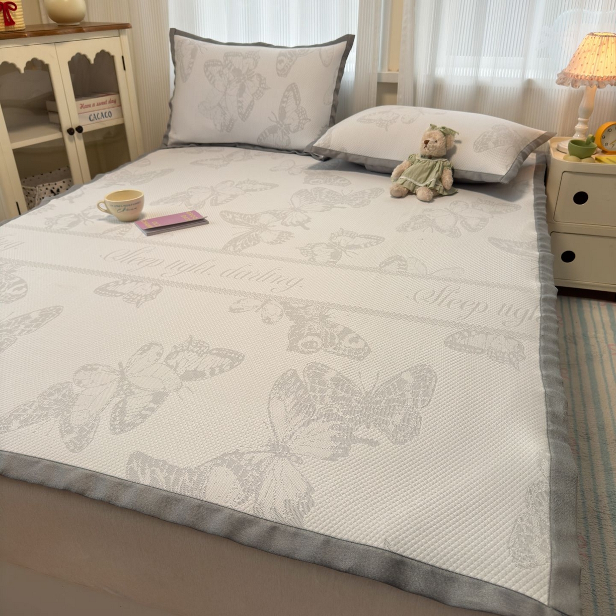 91家纺网 家纺一手货源 找家纺 亿梵家居 2026春夏新款冰豆豆PE高分子凉席 蝶舞