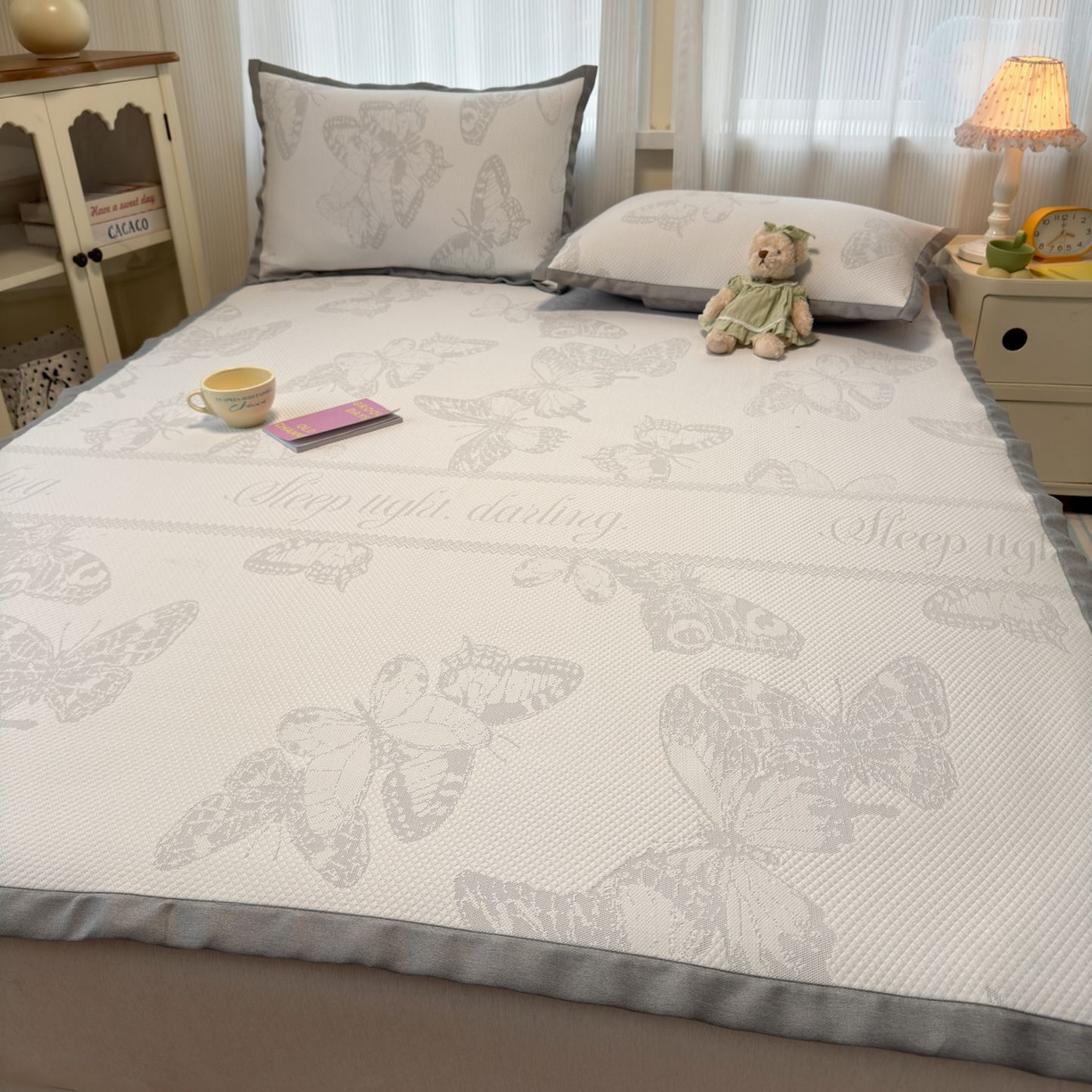 91家纺网 家纺一手货源 找家纺 亿梵家居 2026春夏新款冰豆豆PE高分子凉席 蝶舞