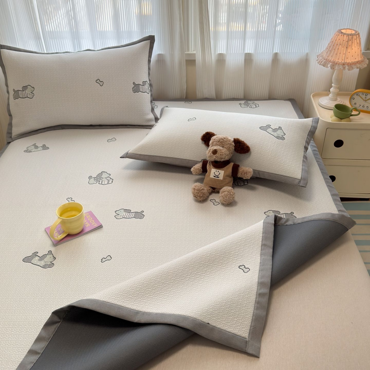 91家纺网 家纺一手货源 找家纺 亿梵家居 2026春夏新款冰豆豆PE高分子凉席 狗狗派对-绿