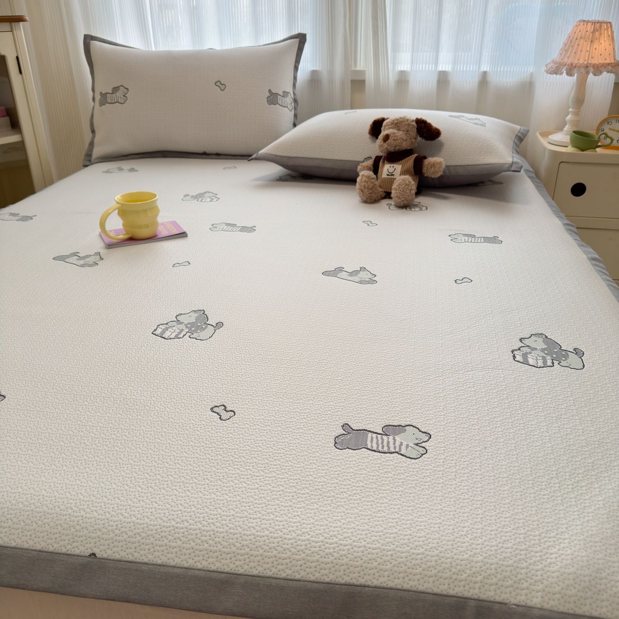 91家纺网 家纺一手货源 找家纺 亿梵家居 2026春夏新款冰豆豆PE高分子凉席 狗狗派对-绿