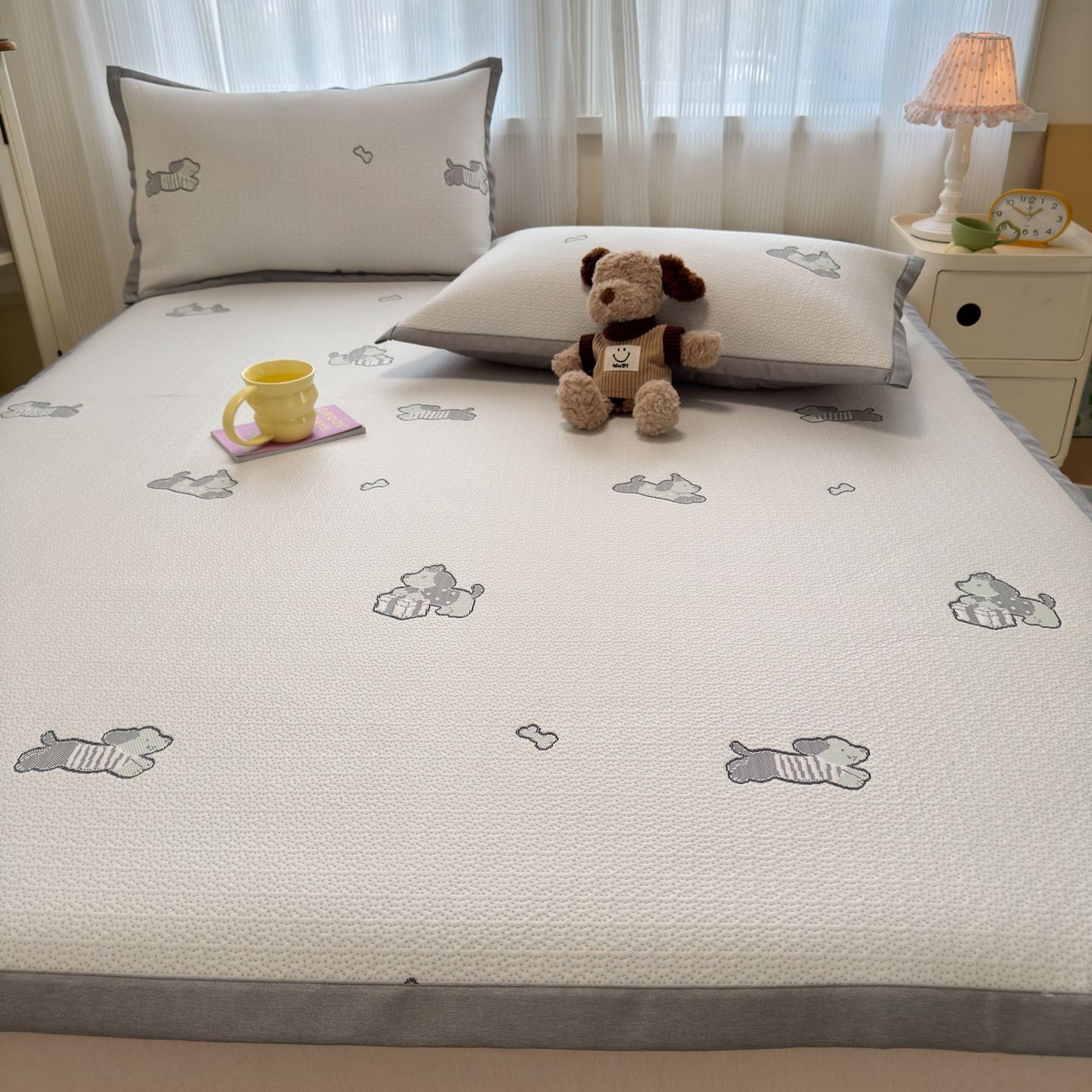 91家纺网 家纺一手货源 找家纺 亿梵家居 2026春夏新款冰豆豆PE高分子凉席 狗狗派对-绿