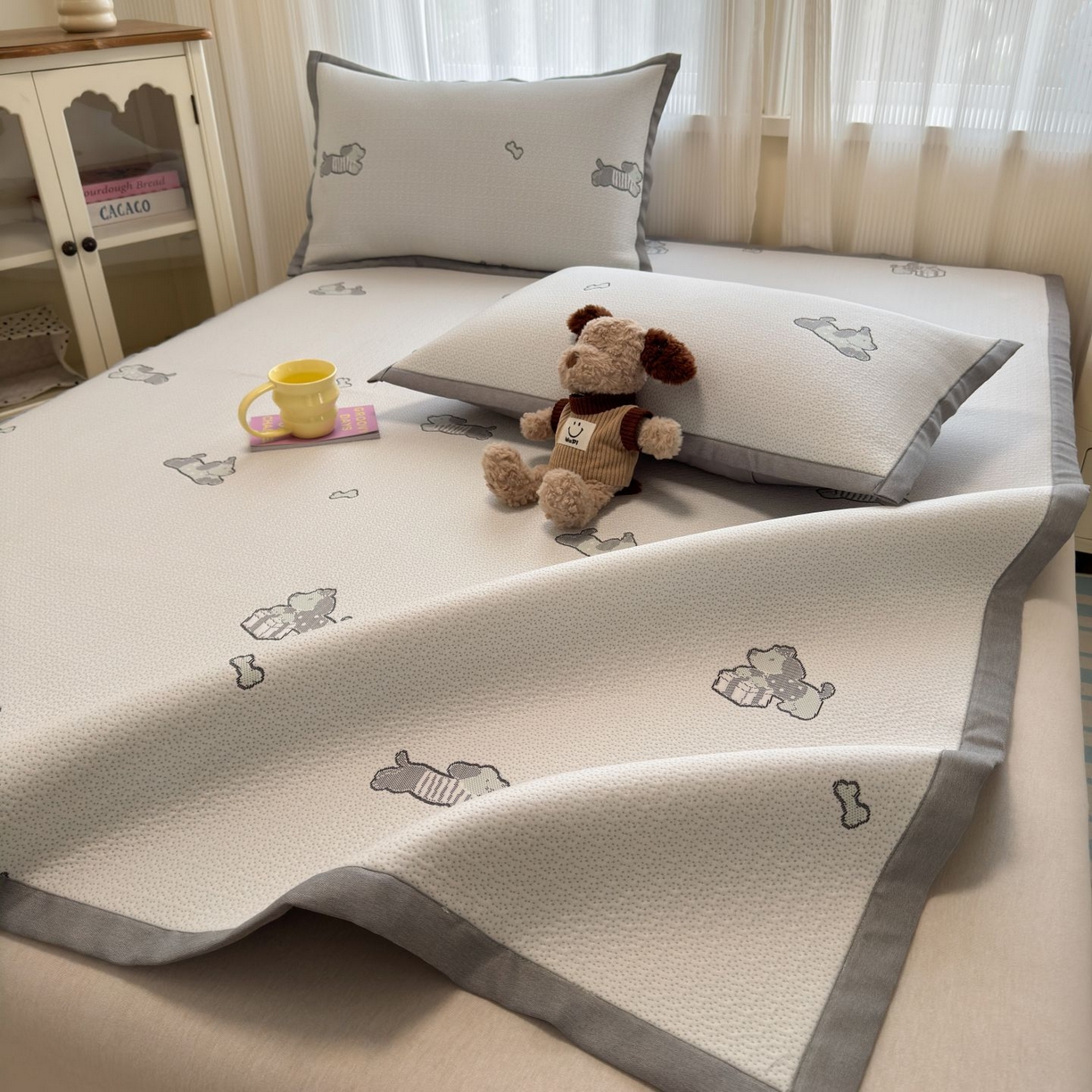 91家纺网 家纺一手货源 找家纺 亿梵家居 2026春夏新款冰豆豆PE高分子凉席 狗狗派对-绿