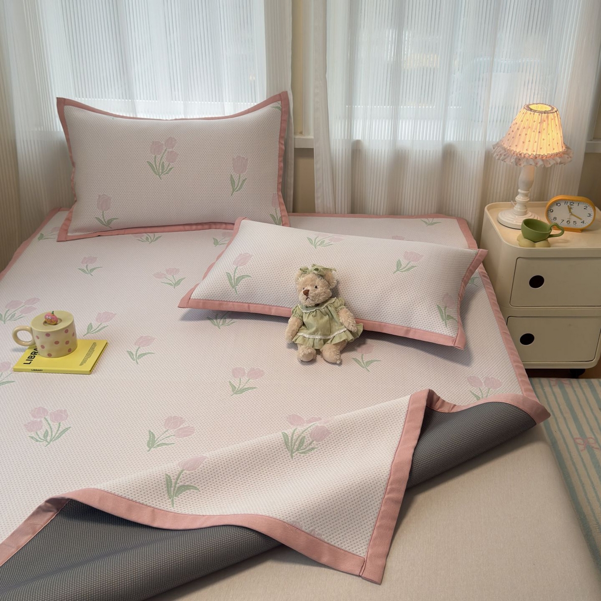 91家纺网 家纺一手货源 找家纺 亿梵家居 2026春夏新款冰豆豆PE高分子凉席 花间梦-粉