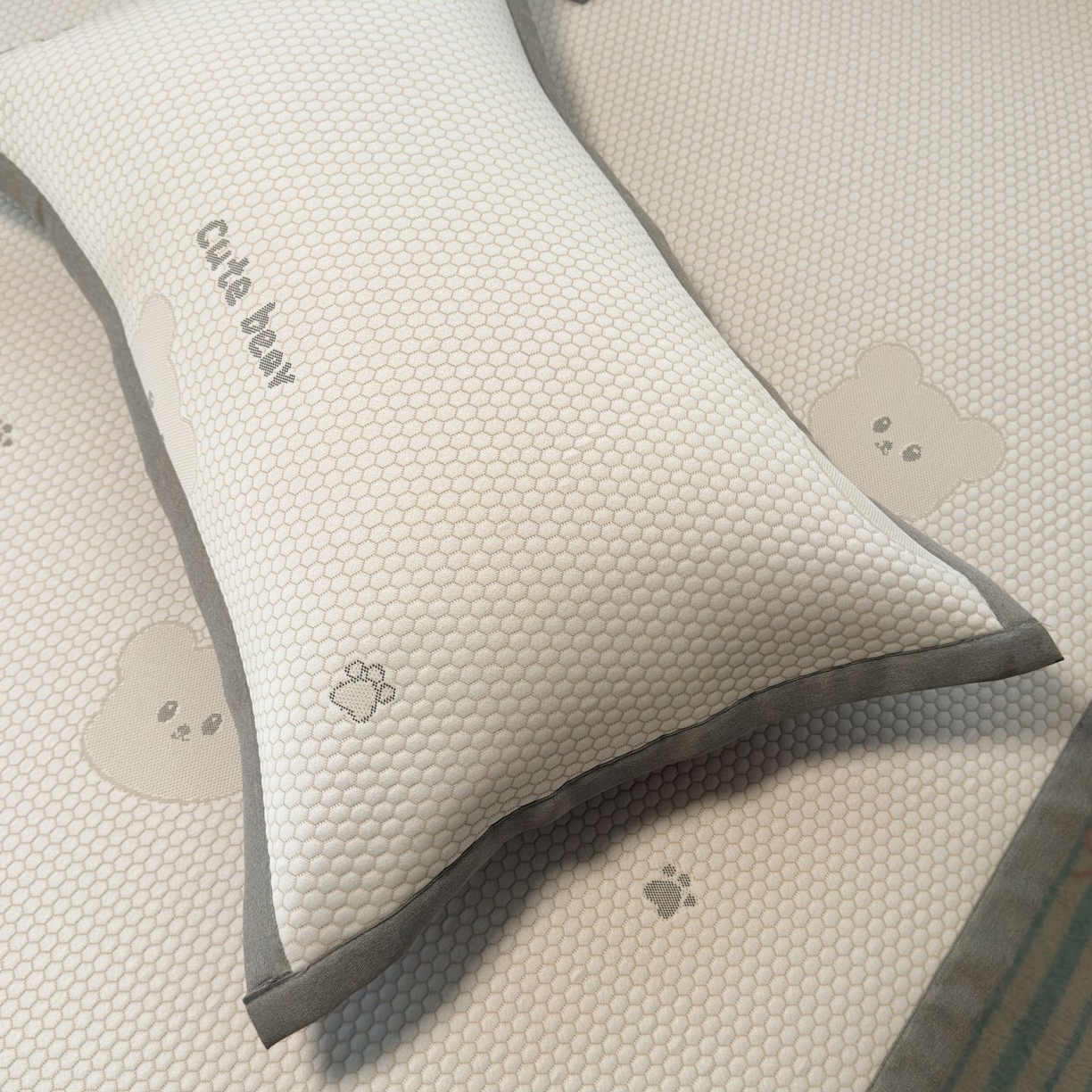 91家纺网 家纺一手货源 找家纺 亿梵家居 2026春夏新款冰豆豆PE高分子凉席 比利熊-咖