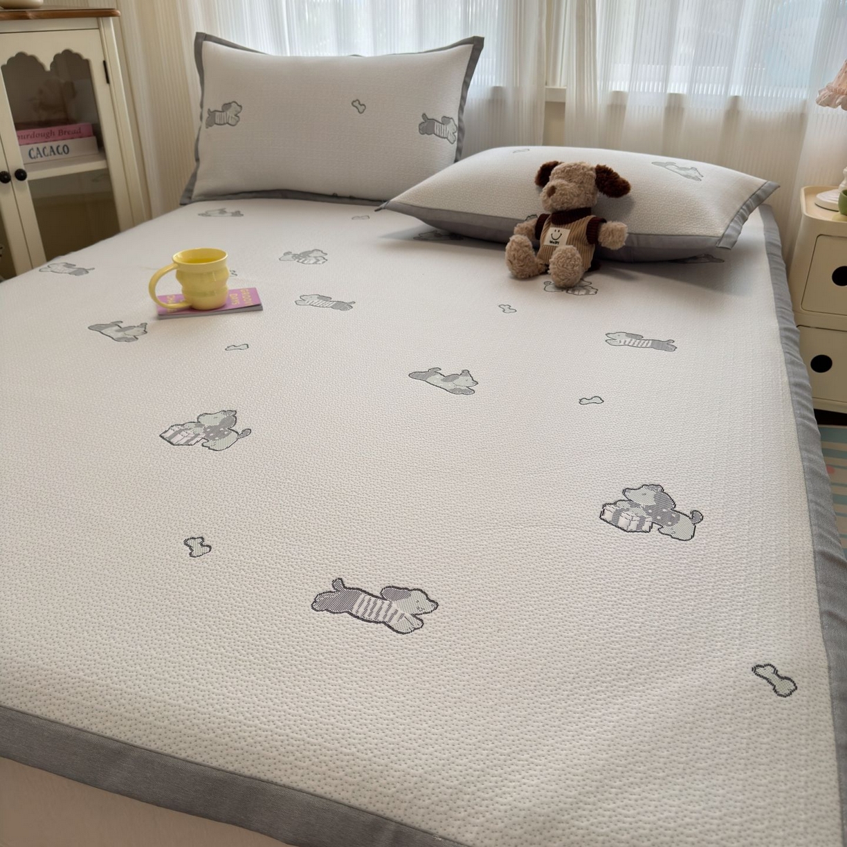 91家纺网 家纺一手货源 找家纺 亿梵家居 2026春夏新款冰豆豆PE高分子凉席 狗狗派对-绿