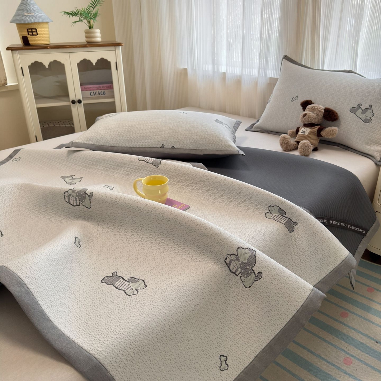 91家纺网 家纺一手货源 找家纺 亿梵家居 2026春夏新款冰豆豆PE高分子凉席 狗狗派对-绿