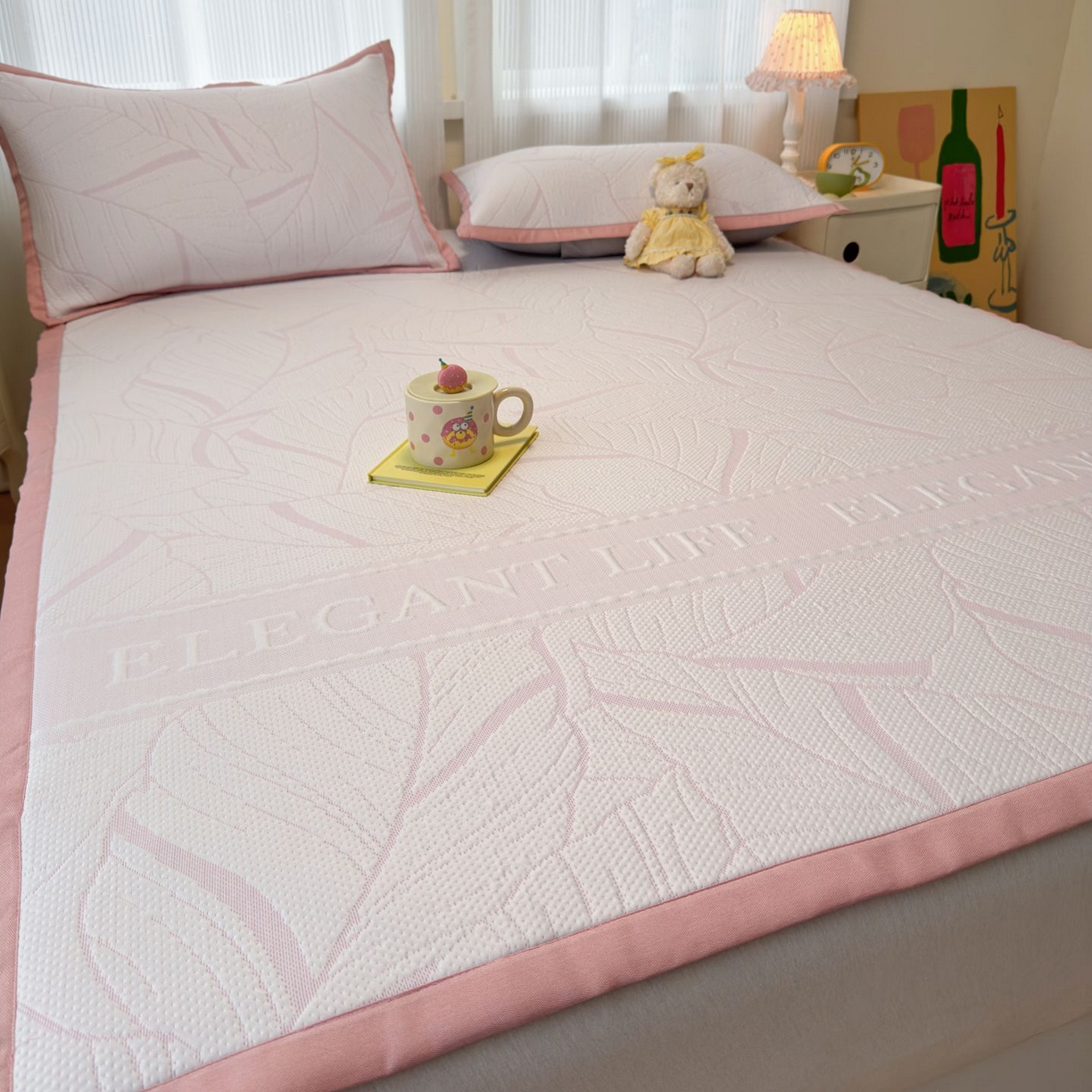 91家纺网 家纺一手货源 找家纺 亿梵家居 2026春夏新款冰豆豆PE高分子凉席 南枫-粉