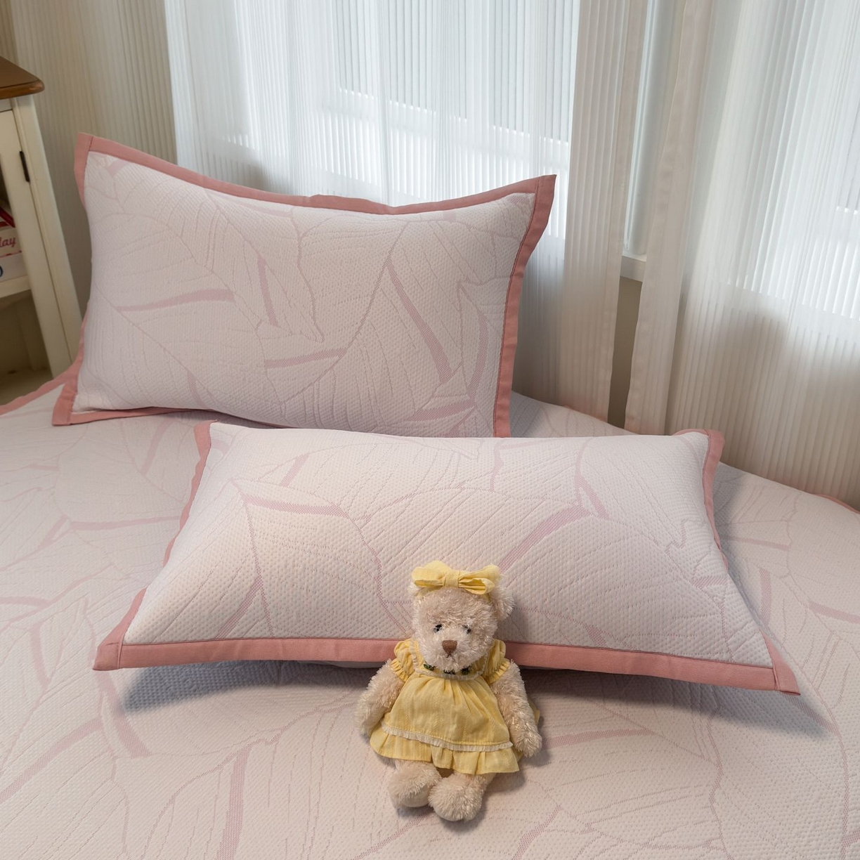 91家纺网 家纺一手货源 找家纺 亿梵家居 2026春夏新款冰豆豆PE高分子凉席 南枫-粉