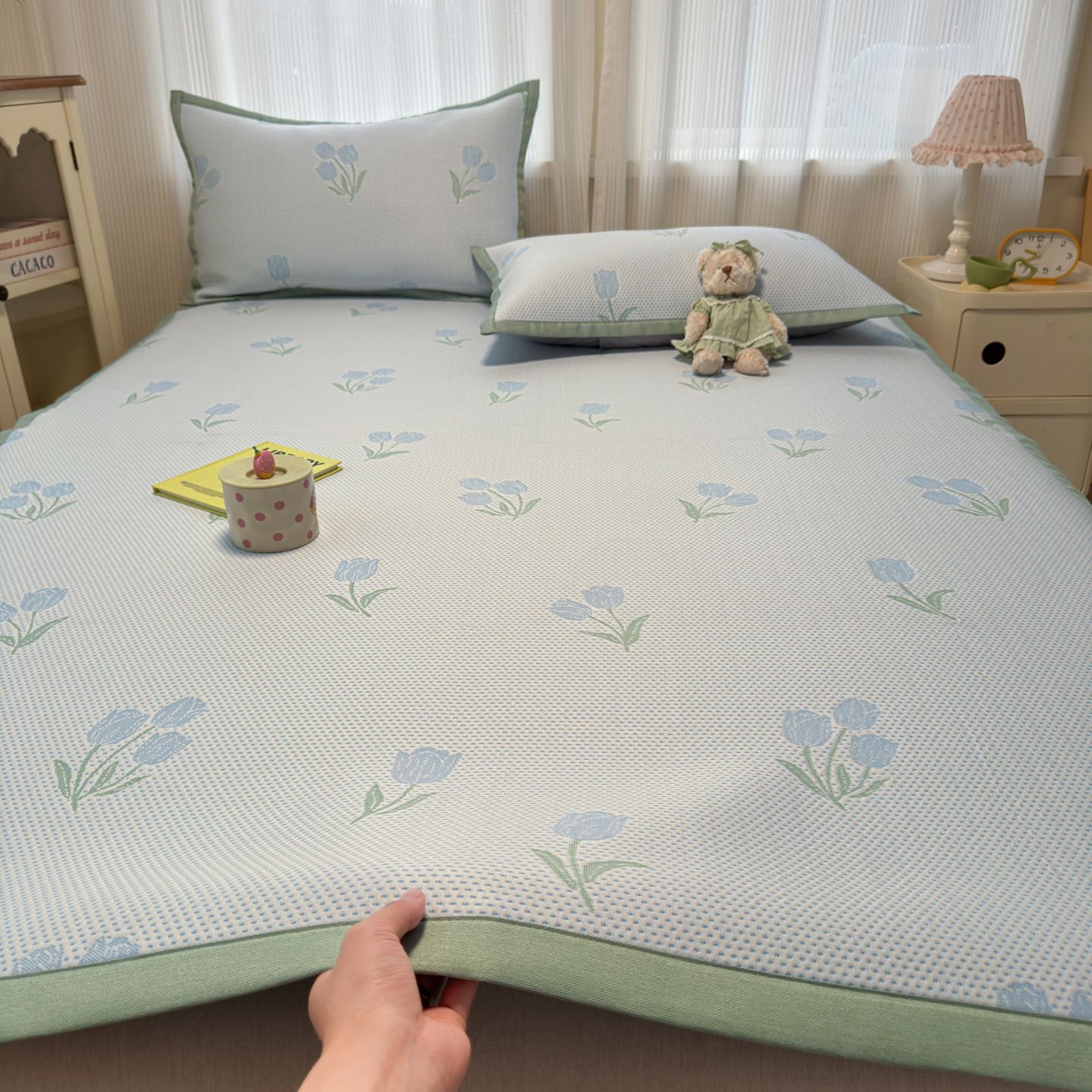 91家纺网 家纺一手货源 找家纺 亿梵家居 2026春夏新款冰豆豆PE高分子凉席 花间梦-蓝