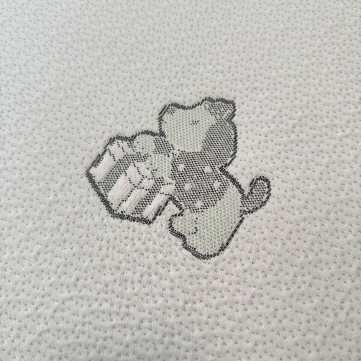 91家纺网 家纺一手货源 找家纺 亿梵家居 2026春夏新款冰豆豆PE高分子凉席 狗狗派对-绿