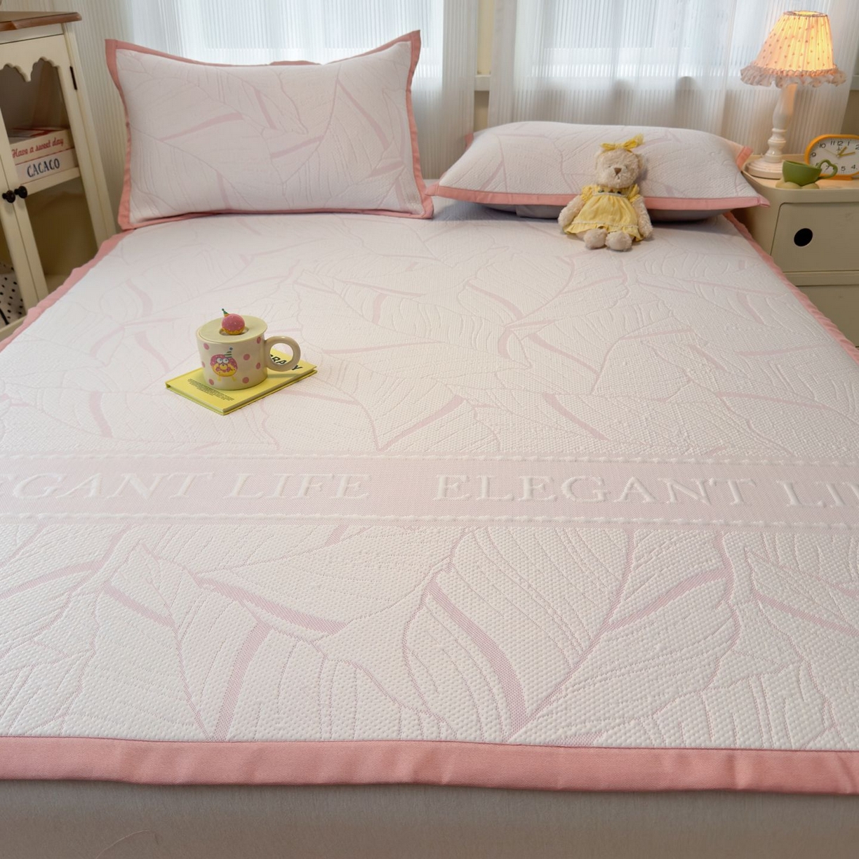 91家纺网 家纺一手货源 找家纺 亿梵家居 2026春夏新款冰豆豆PE高分子凉席 南枫-粉