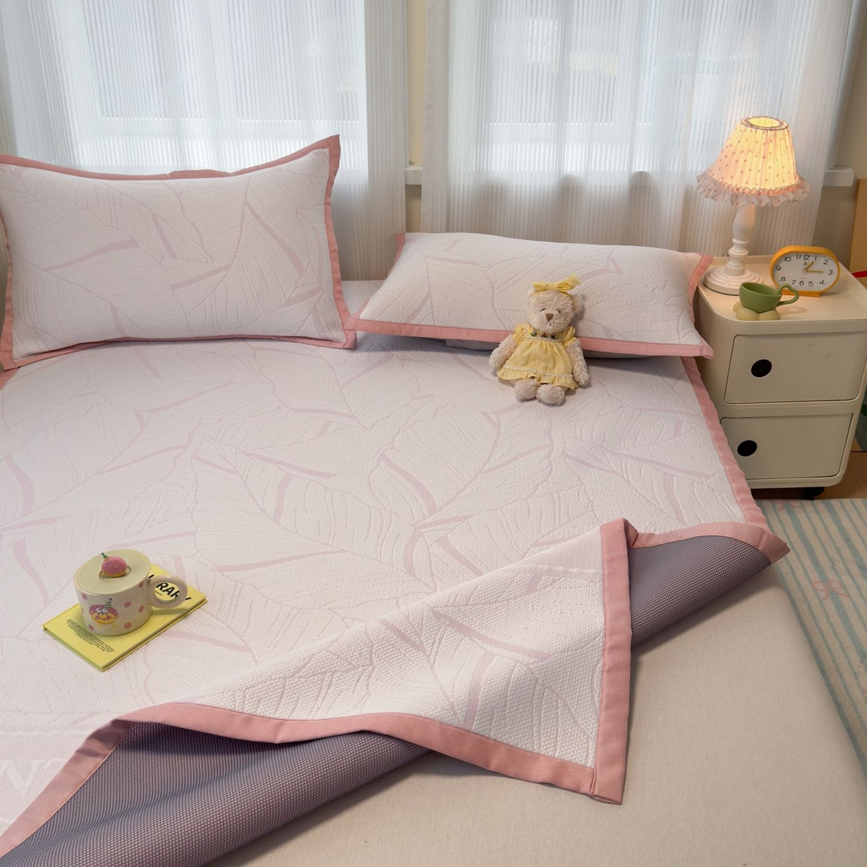 91家纺网 家纺一手货源 找家纺 亿梵家居 2026春夏新款冰豆豆PE高分子凉席 南枫-粉