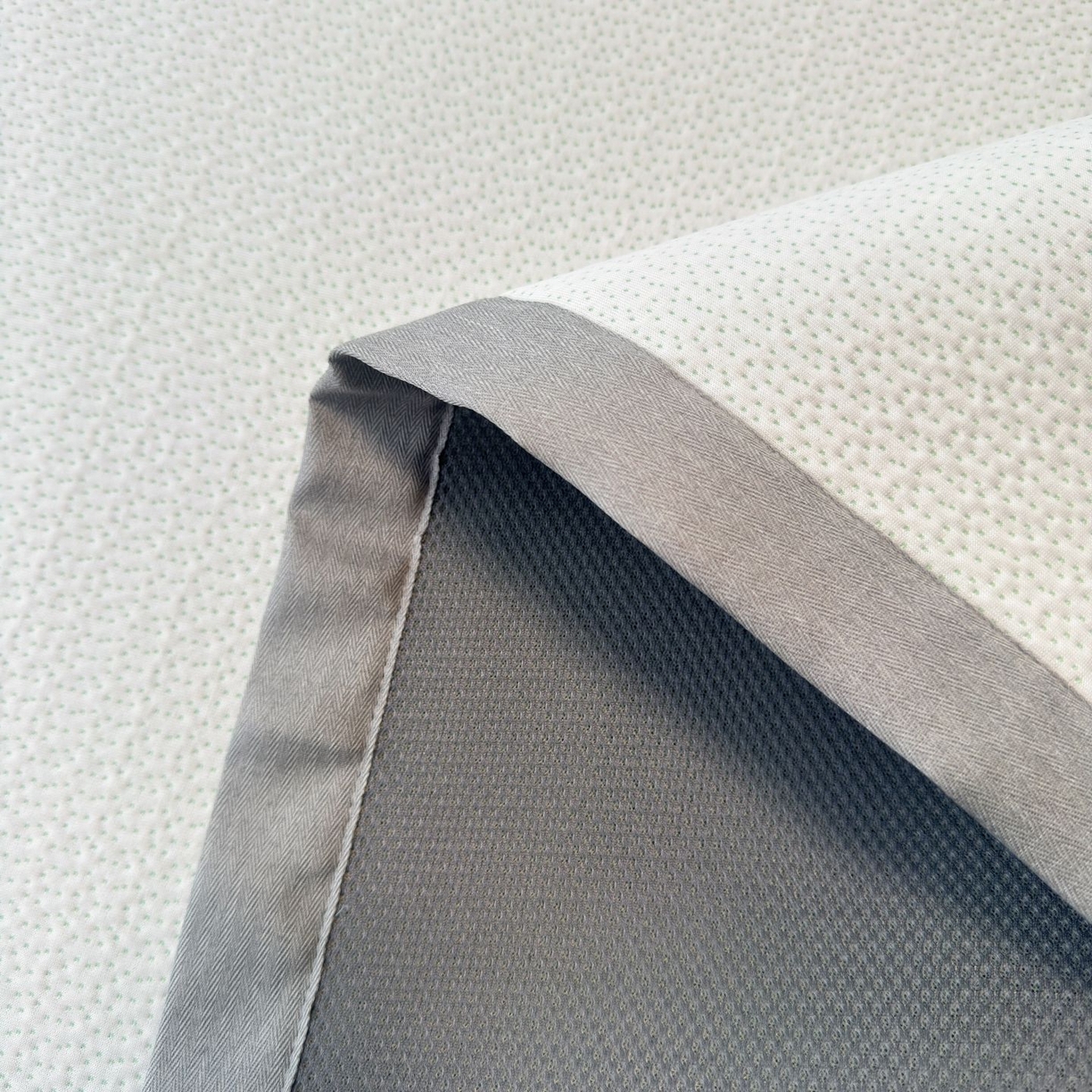 91家纺网 家纺一手货源 找家纺 亿梵家居 2026春夏新款冰豆豆PE高分子凉席 狗狗派对-绿