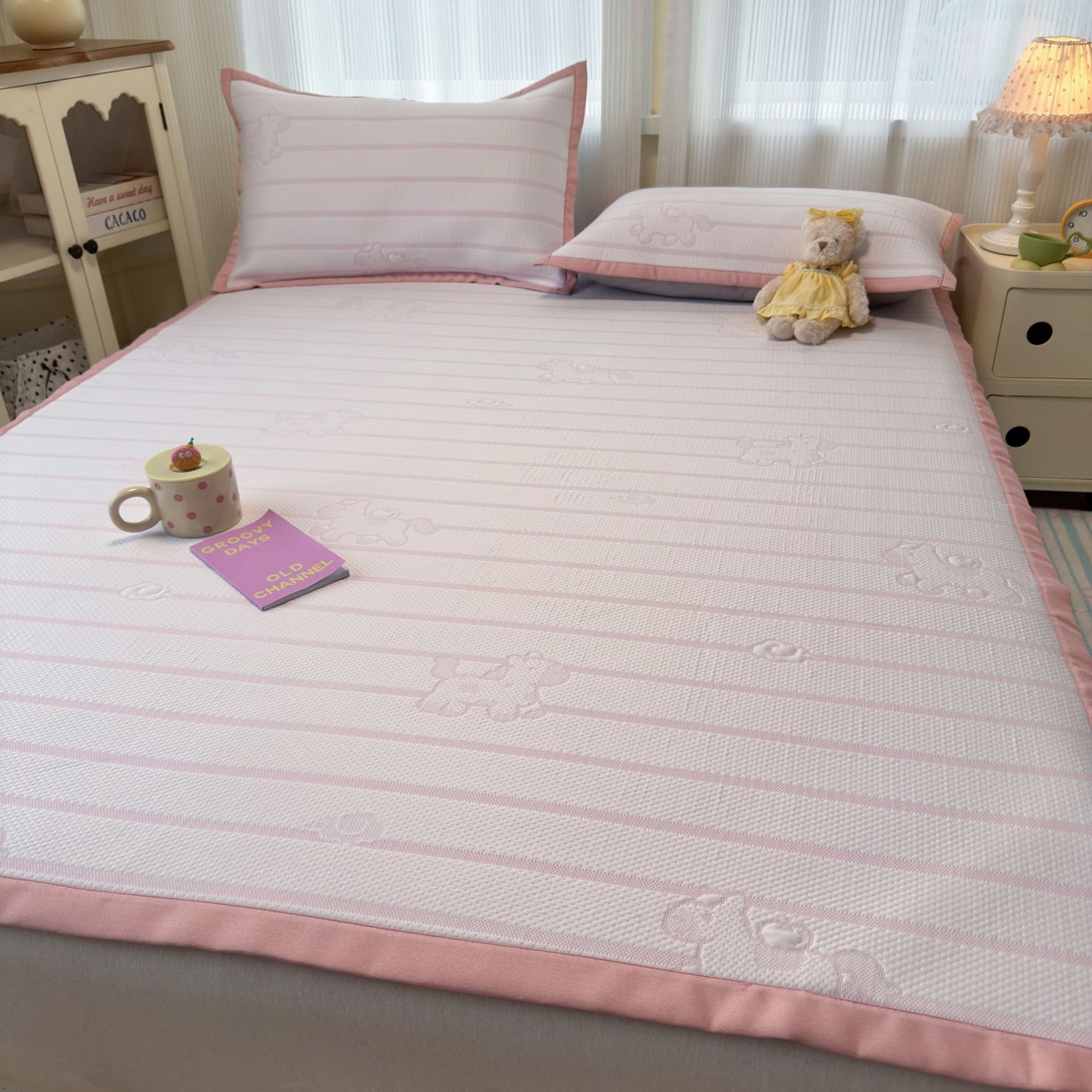 91家纺网 家纺一手货源 找家纺 亿梵家居 2026春夏新款冰豆豆PE高分子凉席 幸运小马-粉