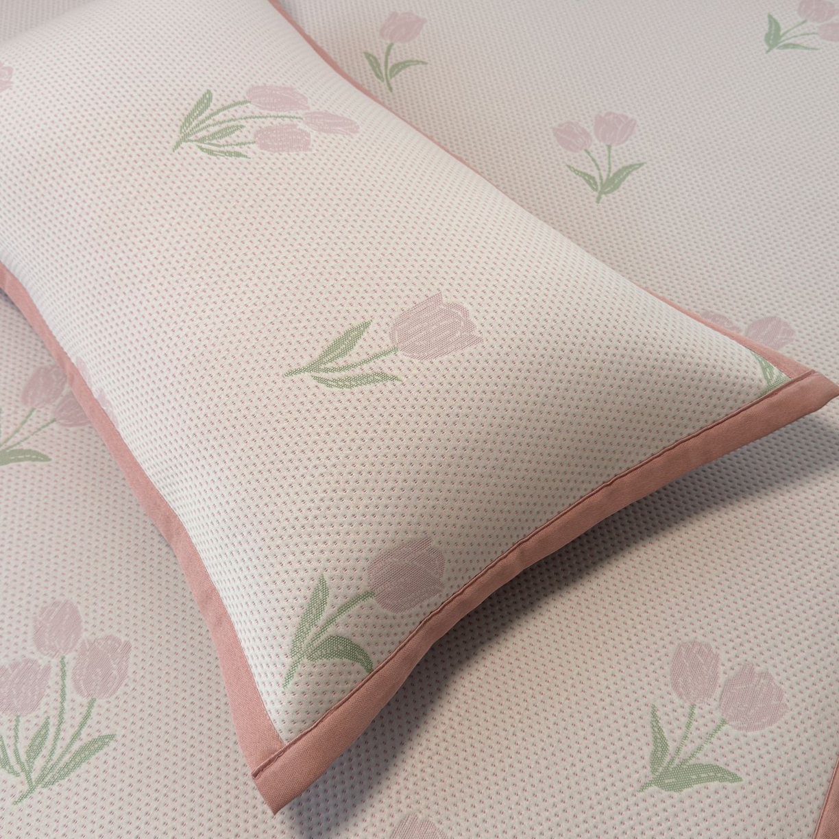 91家纺网 家纺一手货源 找家纺 亿梵家居 2026春夏新款冰豆豆PE高分子凉席 花间梦-粉