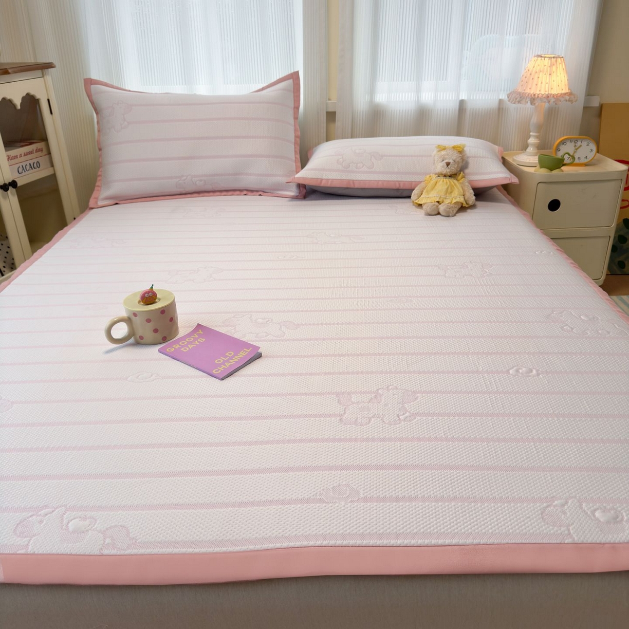 91家纺网 家纺一手货源 找家纺 亿梵家居 2026春夏新款冰豆豆PE高分子凉席 幸运小马-粉