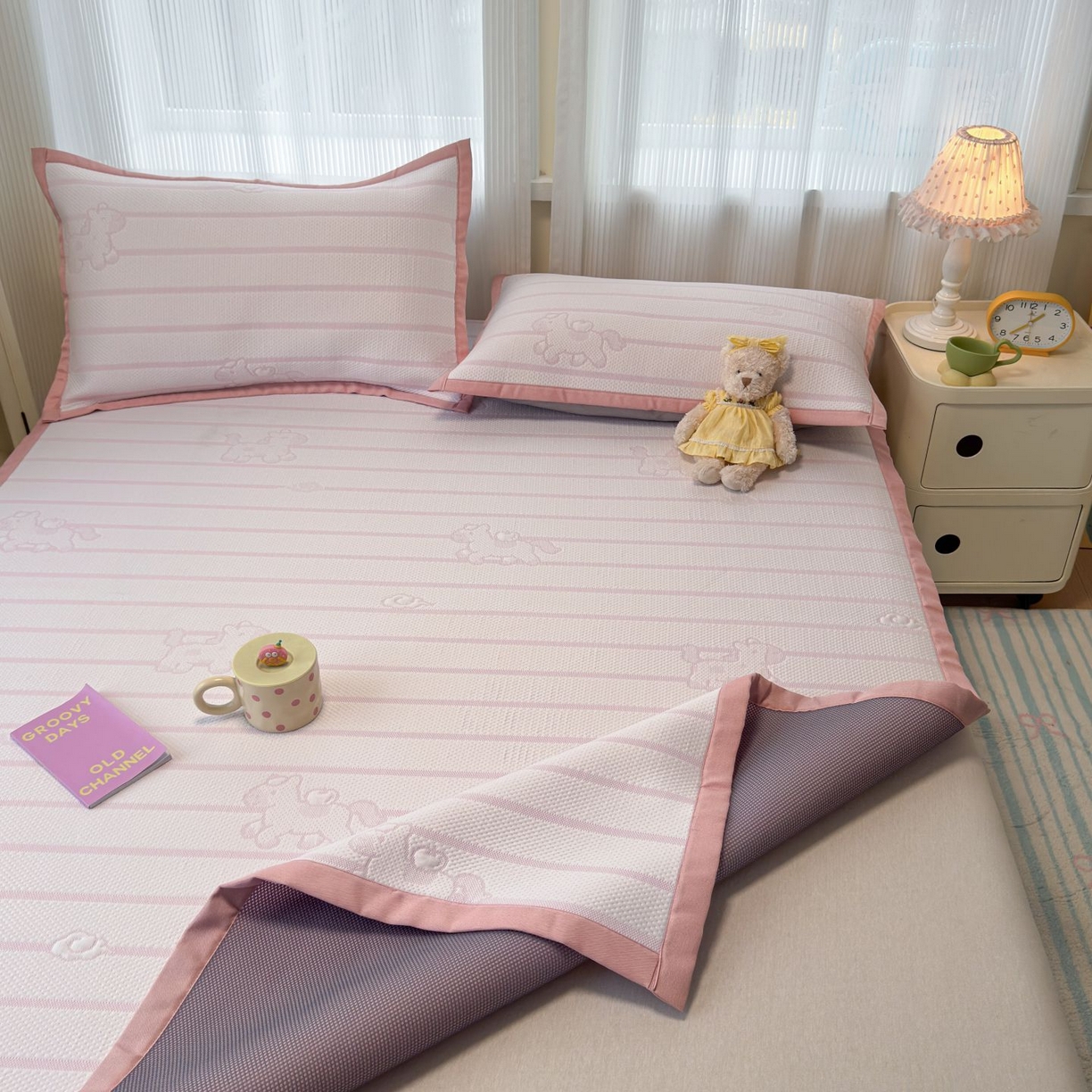 91家纺网 家纺一手货源 找家纺 亿梵家居 2026春夏新款冰豆豆PE高分子凉席 幸运小马-粉