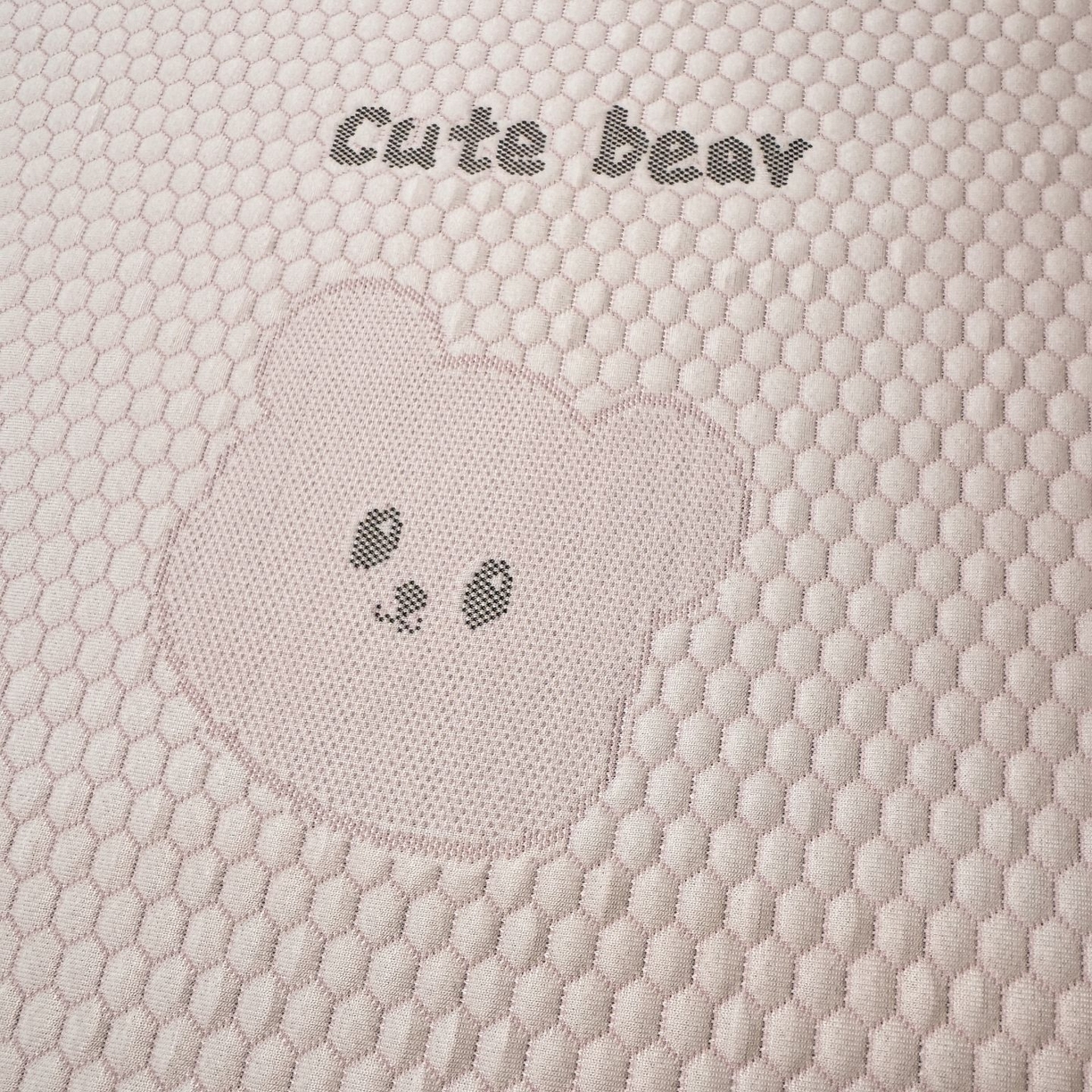 91家纺网 家纺一手货源 找家纺 亿梵家居 2026春夏新款冰豆豆PE高分子凉席 比利熊-粉