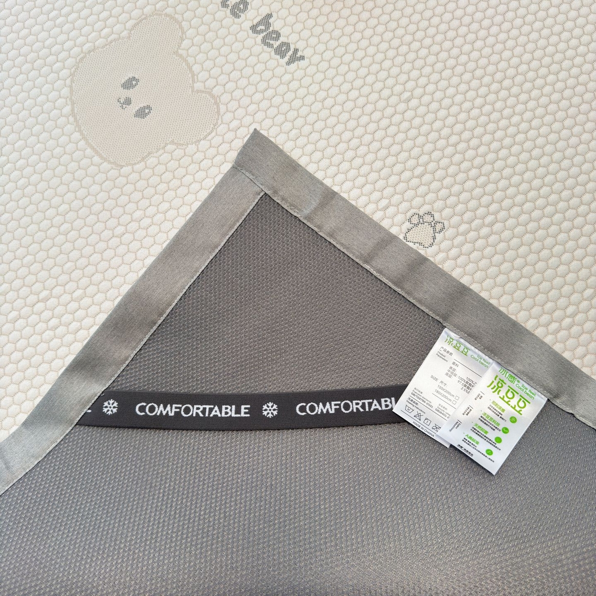 91家纺网 家纺一手货源 找家纺 亿梵家居 2026春夏新款冰豆豆PE高分子凉席 比利熊-咖