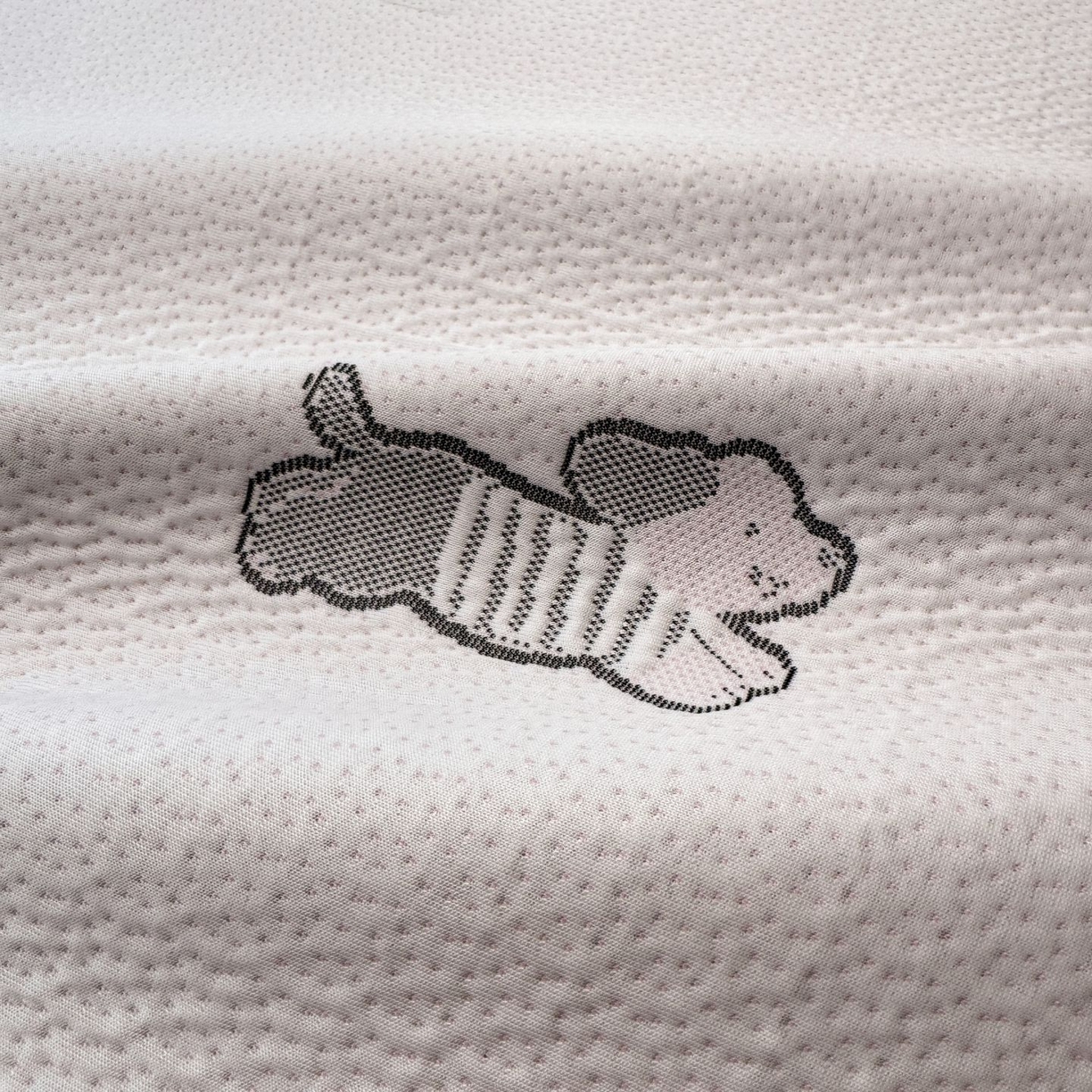 91家纺网 家纺一手货源 找家纺 亿梵家居 2026春夏新款冰豆豆PE高分子凉席 狗狗派对-粉