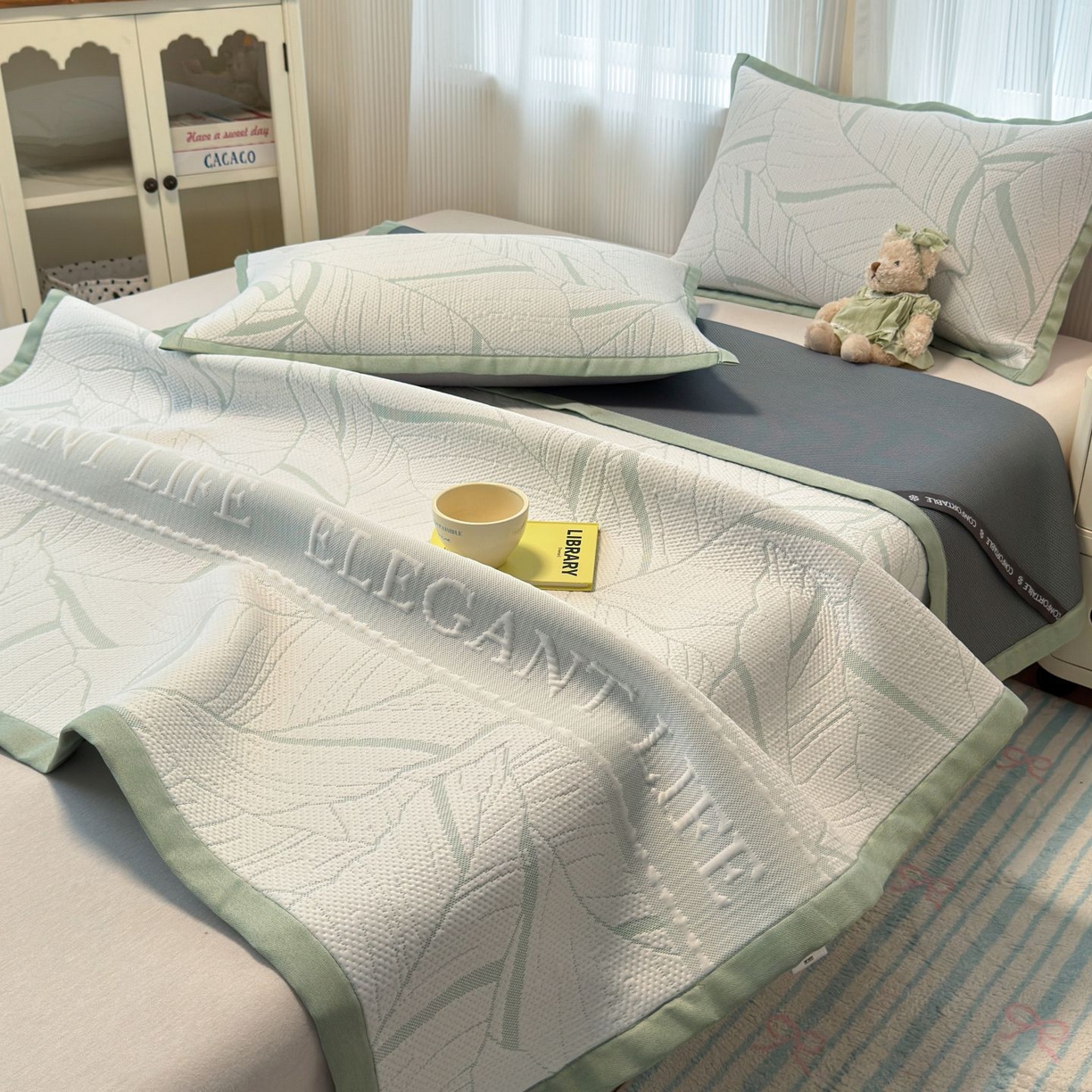 91家纺网 家纺一手货源 找家纺 亿梵家居 2026春夏新款冰豆豆PE高分子凉席 南枫-绿