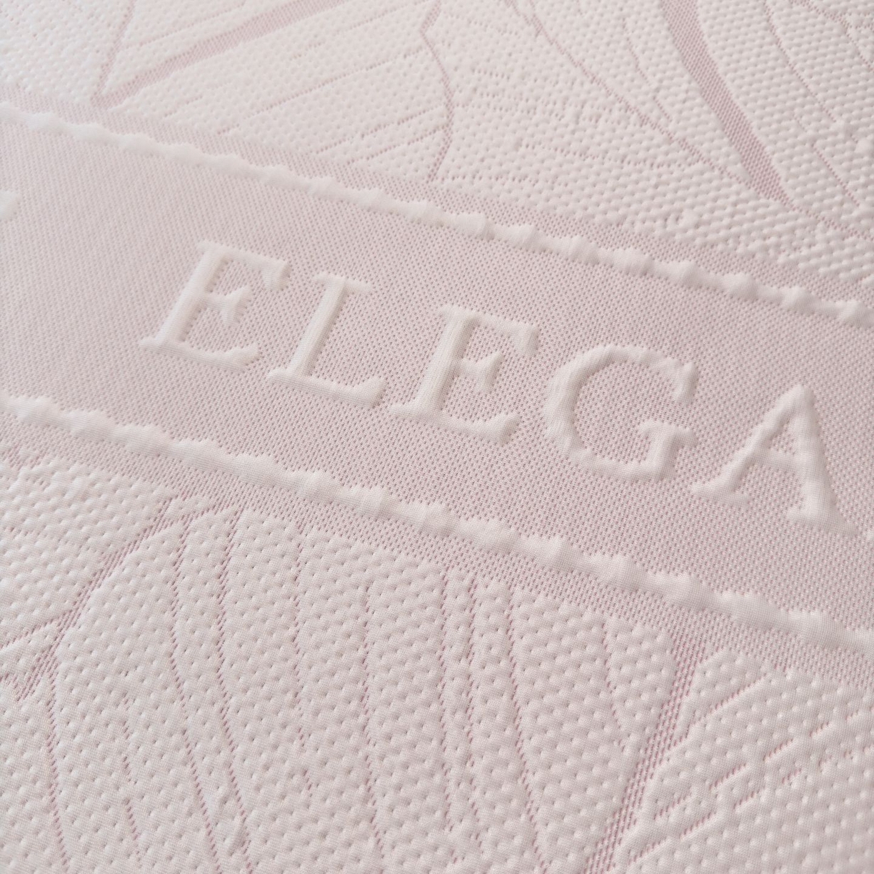 91家纺网 家纺一手货源 找家纺 亿梵家居 2026春夏新款冰豆豆PE高分子凉席 南枫-粉