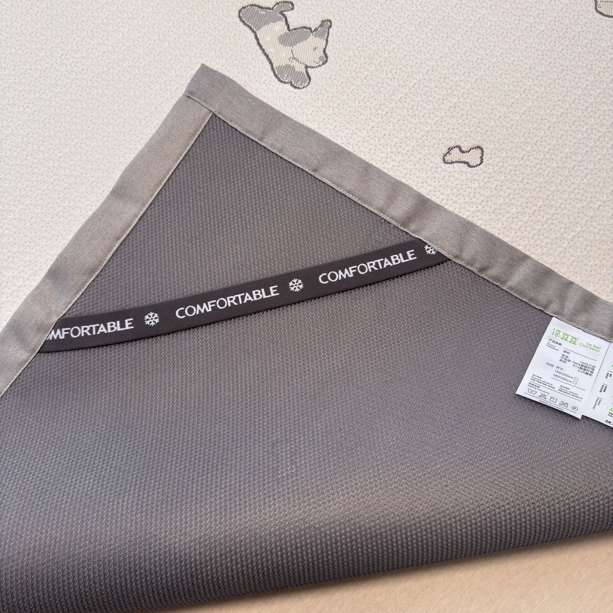 91家纺网 家纺一手货源 找家纺 亿梵家居 2026春夏新款冰豆豆PE高分子凉席 狗狗派对-咖