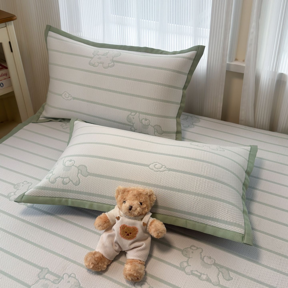 91家纺网 家纺一手货源 找家纺 亿梵家居 2026春夏新款冰豆豆PE高分子凉席 幸运小马-绿