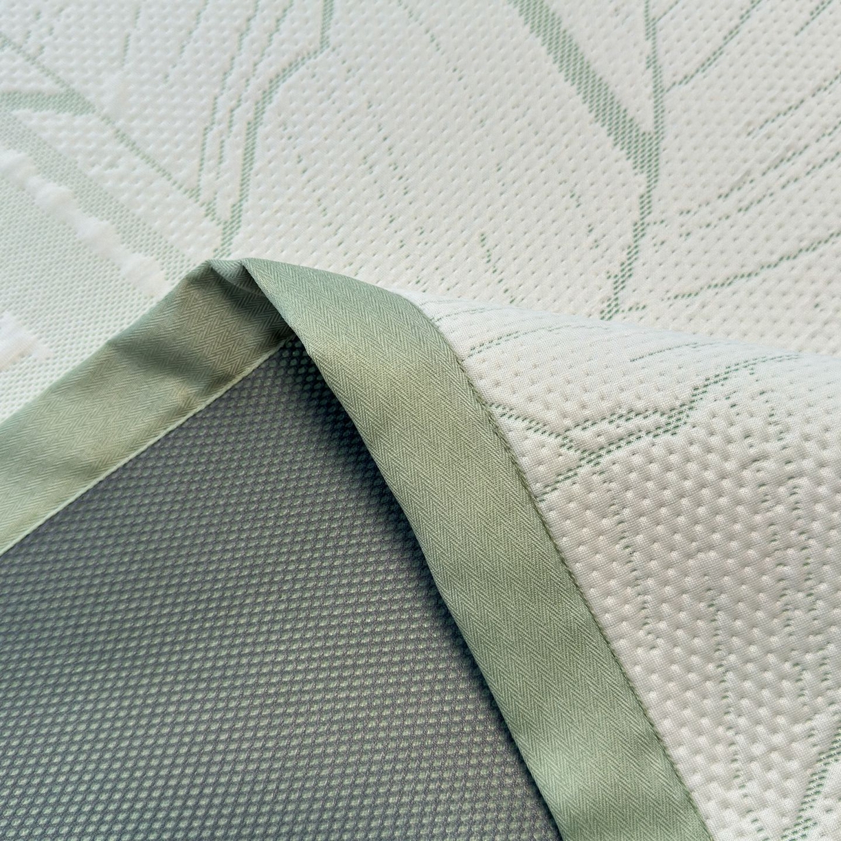 91家纺网 家纺一手货源 找家纺 亿梵家居 2026春夏新款冰豆豆PE高分子凉席 南枫-绿