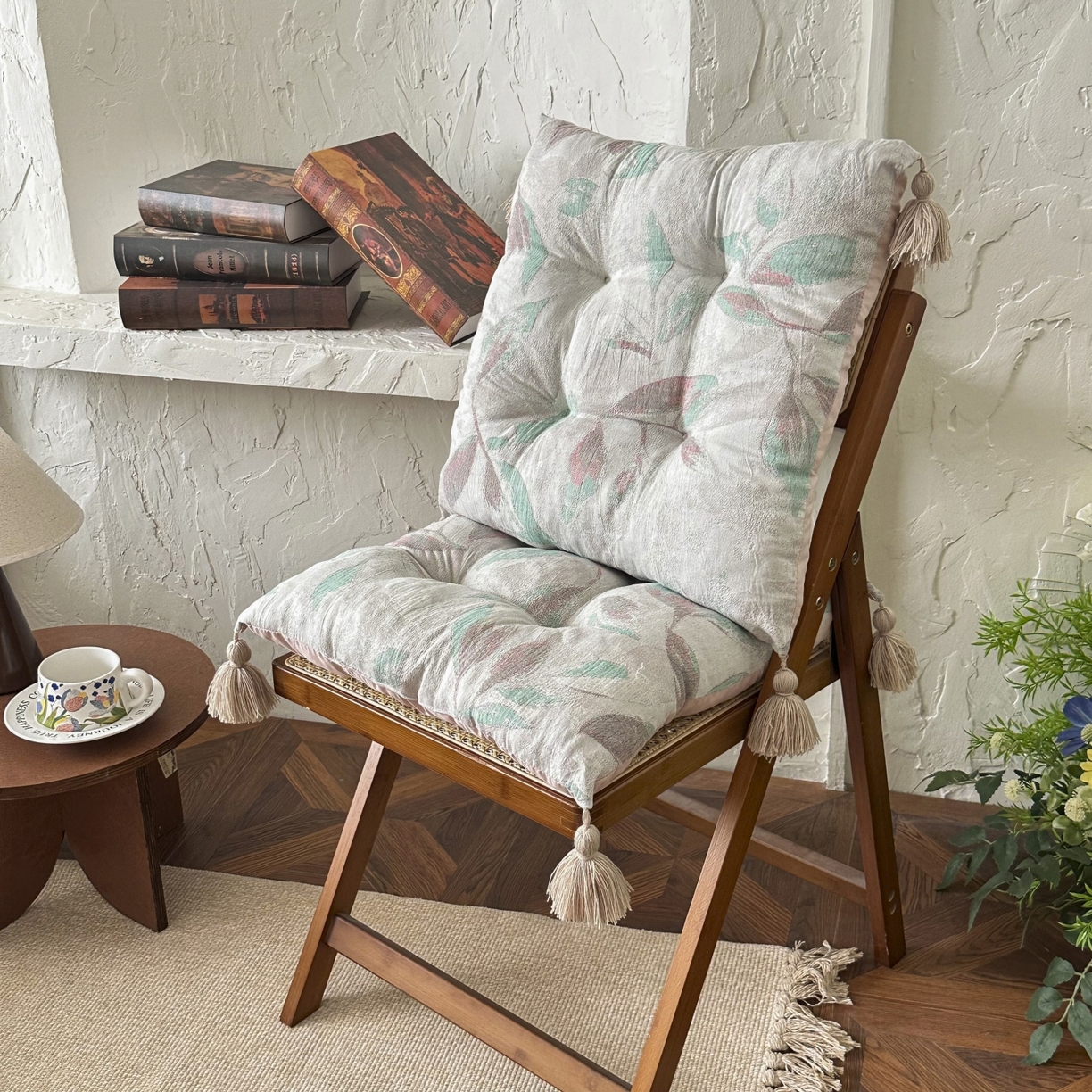 91家纺网 家纺一手货源 找家纺 座享家 2026新款棉麻提花小流苏坐垫 流苏绿叶