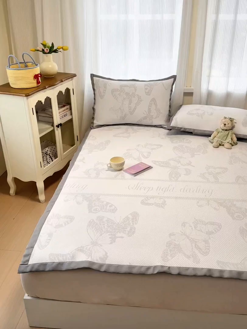 91家纺网 家纺一手货源 找家纺 亿梵家居 2026春夏新款冰豆豆PE高分子凉席 蝶舞