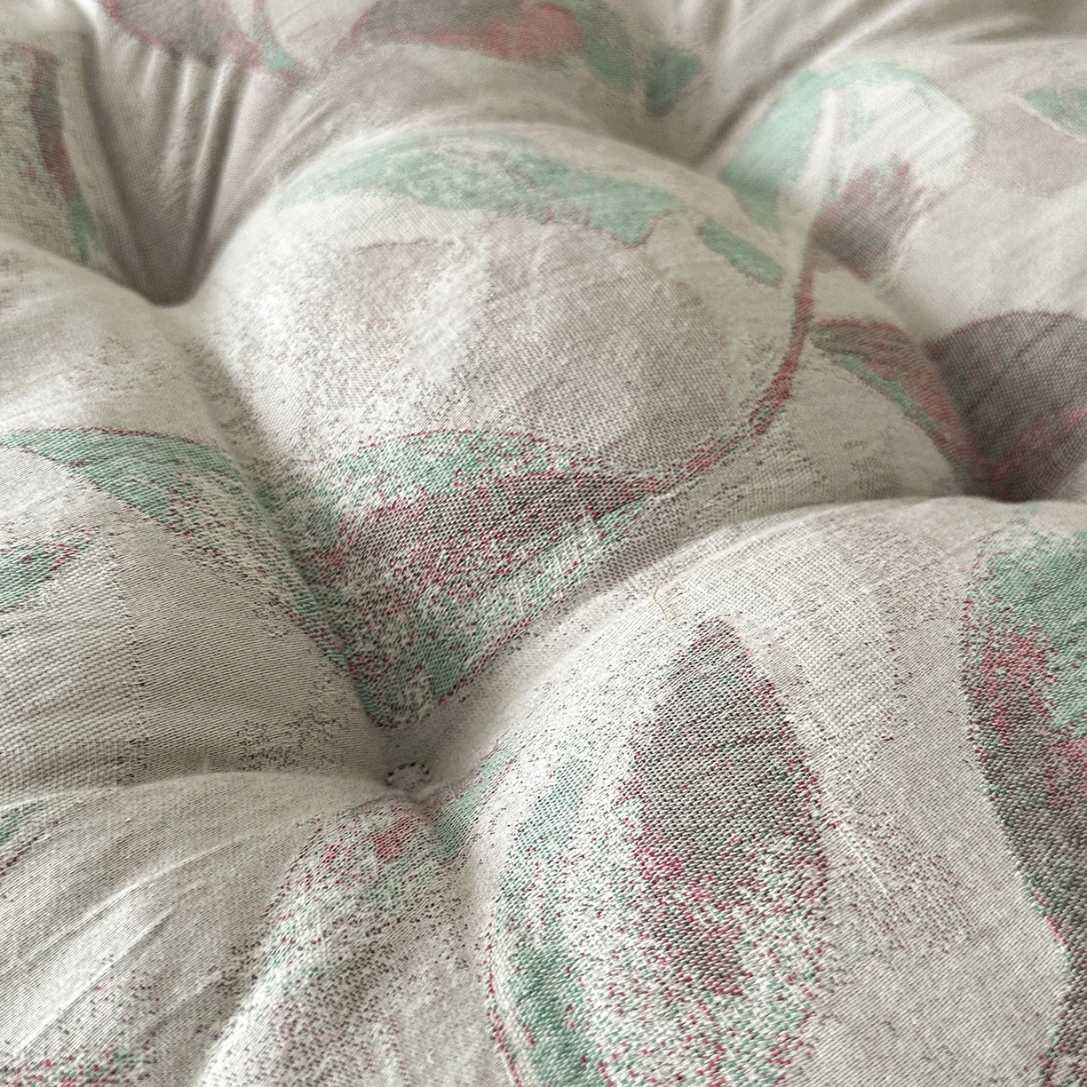 91家纺网 家纺一手货源 找家纺 座享家 2026新款棉麻提花小流苏坐垫 流苏绿叶