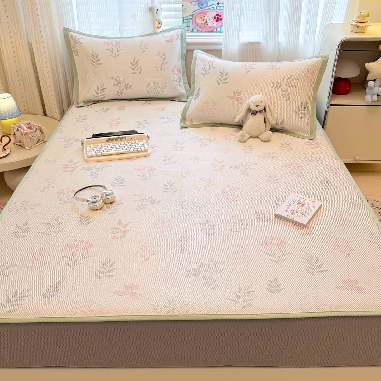 91家纺网 家纺一手货源 找家纺 慕尚家纺 2026新款清新凉感冰藤席床笠款 情人草