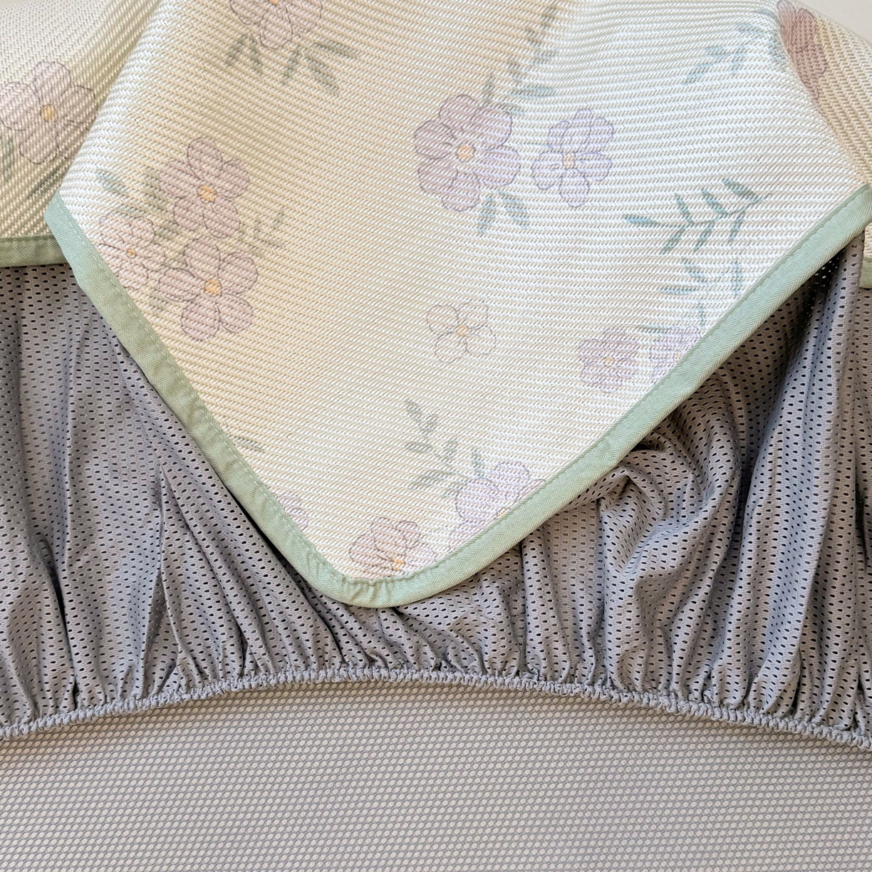 91家纺网 家纺一手货源 找家纺 慕尚家纺 2026新款清新凉感冰藤席床笠款 紫气东来