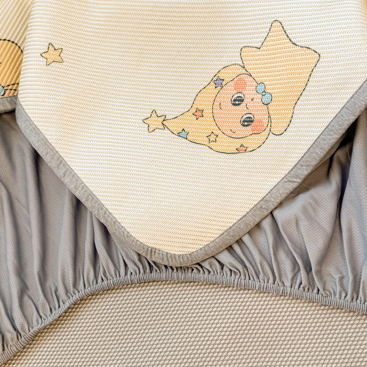 91家纺网 家纺一手货源 找家纺 慕尚家纺 2026新款清新凉感冰藤席床笠款 星星宝宝