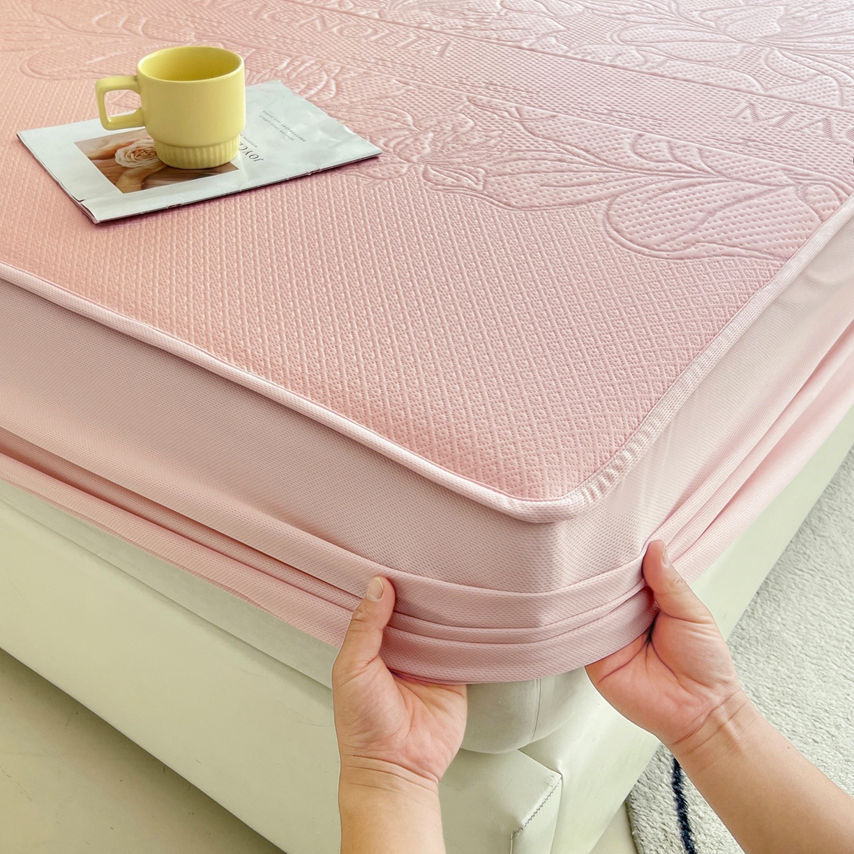 91家纺网 家纺一手货源 找家纺 能好家纺 2026新款高分子PE冰豆豆凉席床笠款 半夏粉