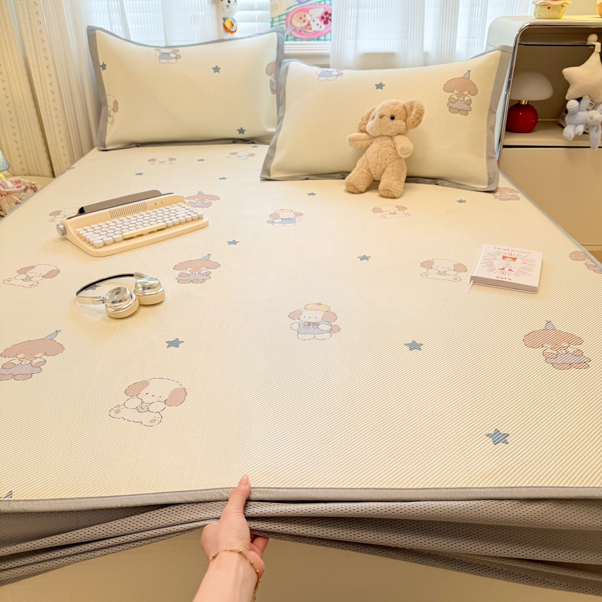 91家纺网 家纺一手货源 找家纺 慕尚家纺 2026新款清新凉感冰藤席床笠款 小毛球