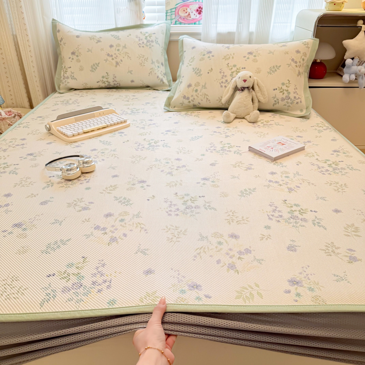 91家纺网 家纺一手货源 找家纺 慕尚家纺 2026新款清新凉感冰藤席床笠款 梦幻紫花