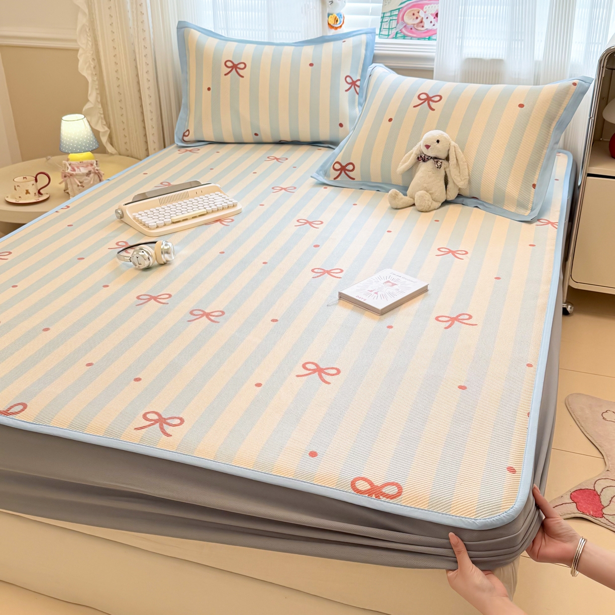 91家纺网 家纺一手货源 找家纺 慕尚家纺 2026新款清新凉感冰藤席床笠款 蝴蝶结