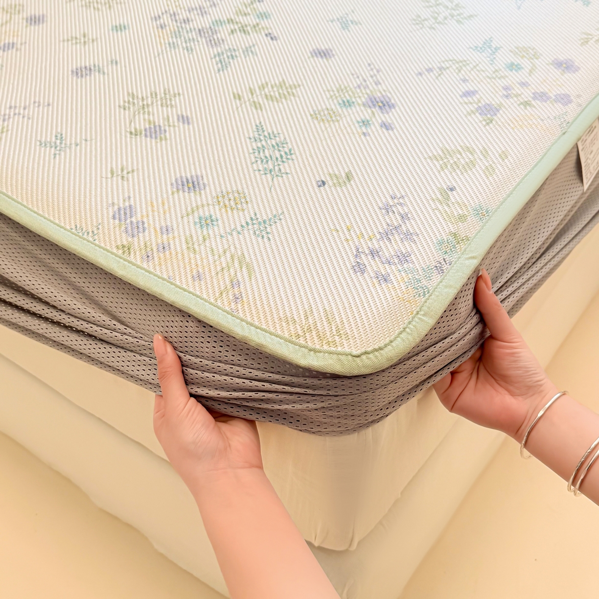 91家纺网 家纺一手货源 找家纺 慕尚家纺 2026新款清新凉感冰藤席床笠款 梦幻紫花