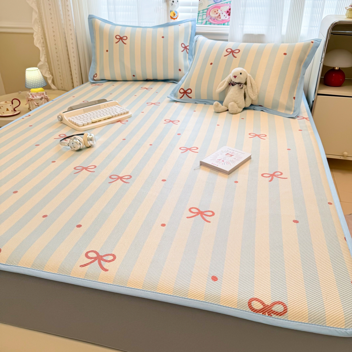 91家纺网 家纺一手货源 找家纺 慕尚家纺 2026新款清新凉感冰藤席床笠款 蝴蝶结