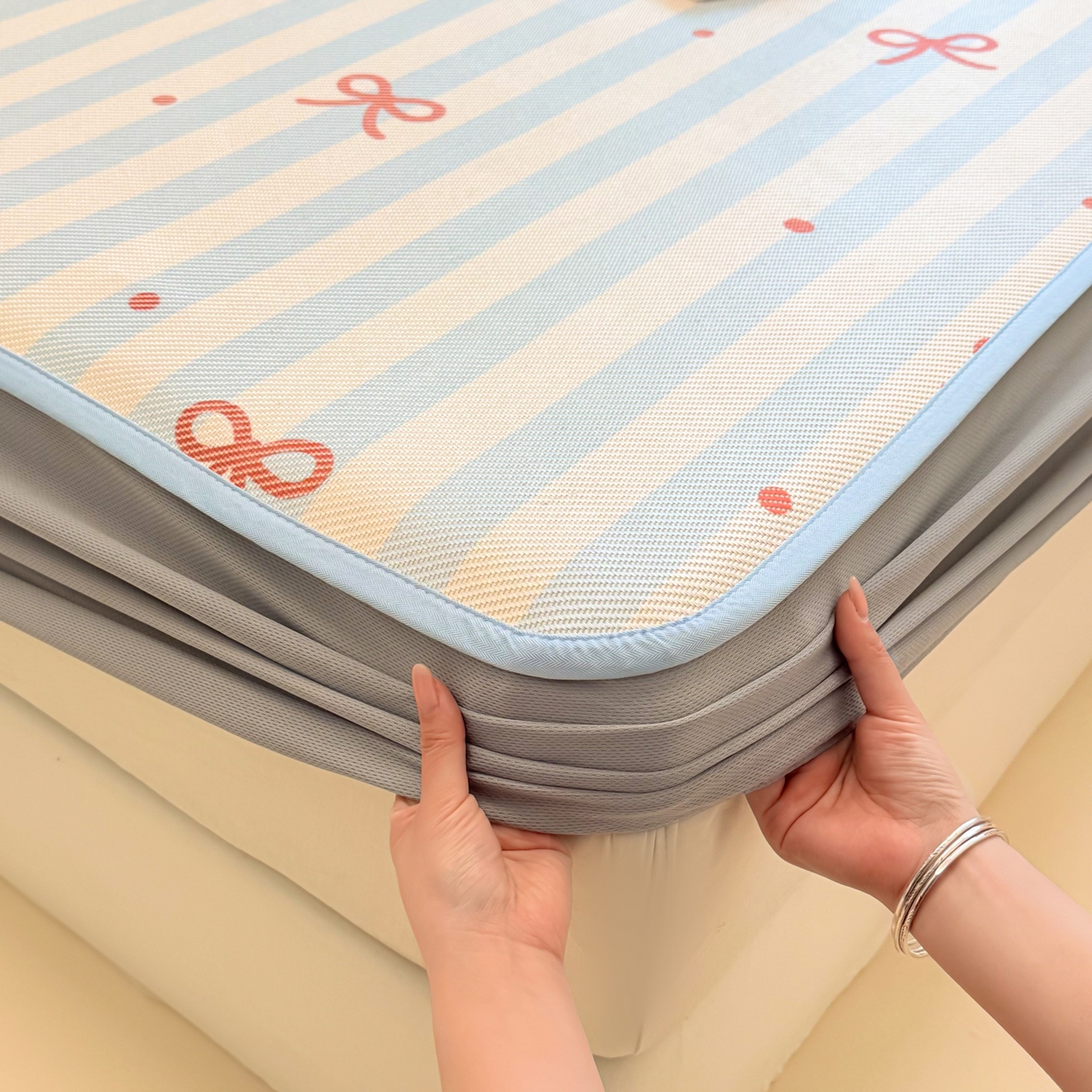 91家纺网 家纺一手货源 找家纺 慕尚家纺 2026新款清新凉感冰藤席床笠款 蝴蝶结