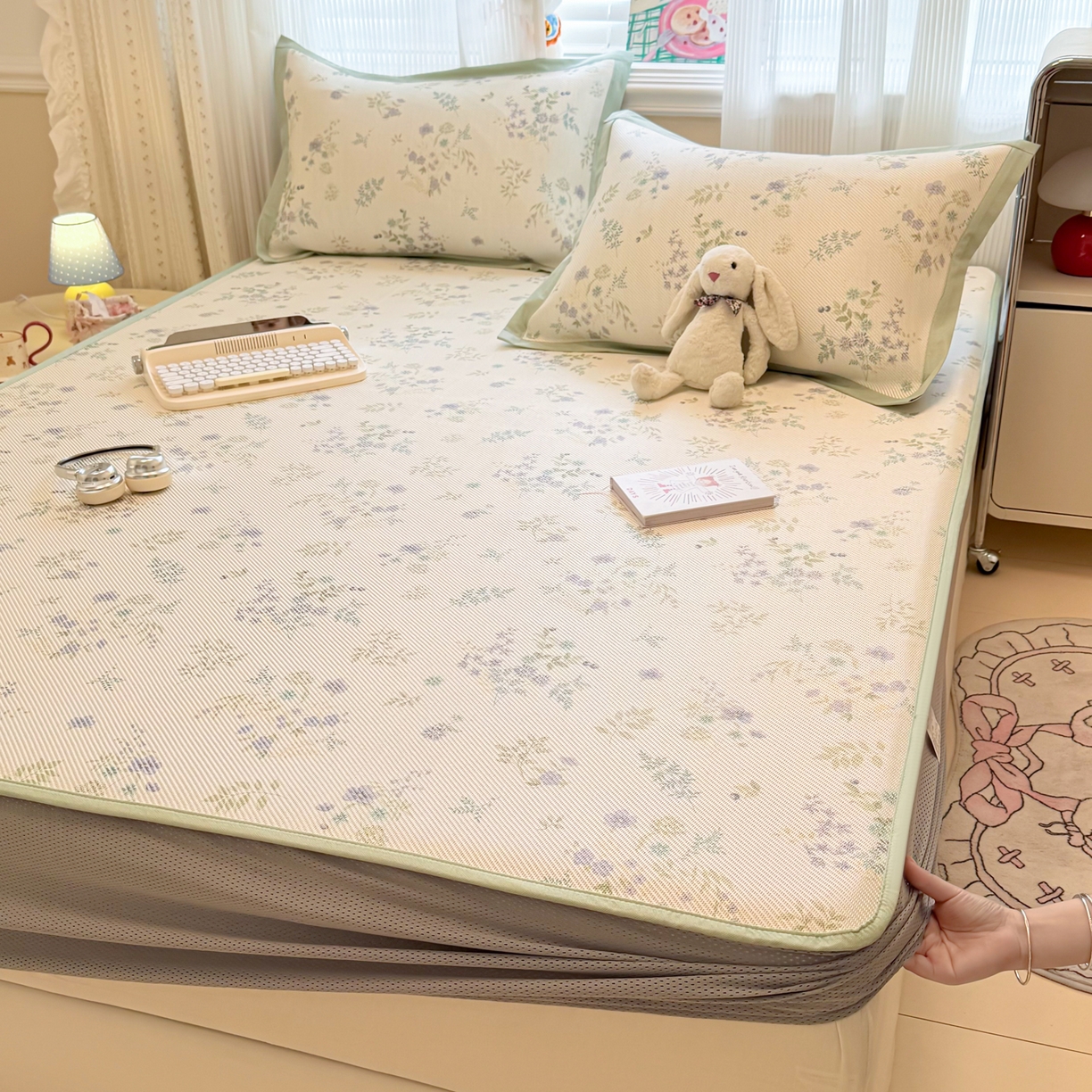 91家纺网 家纺一手货源 找家纺 慕尚家纺 2026新款清新凉感冰藤席床笠款 梦幻紫花