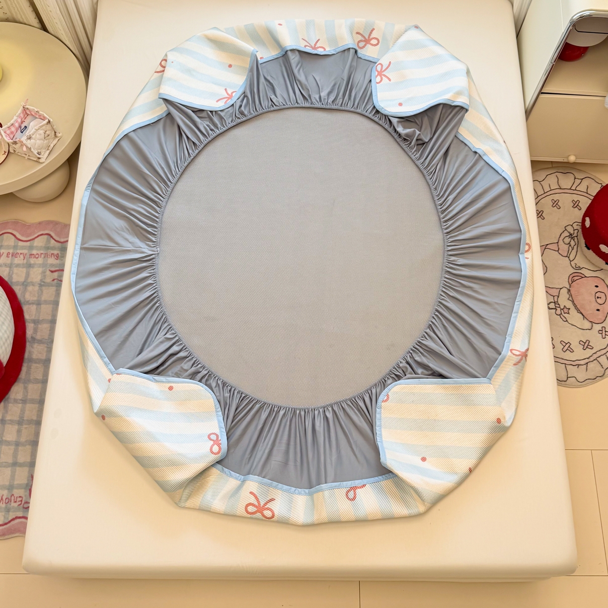 91家纺网 家纺一手货源 找家纺 慕尚家纺 2026新款清新凉感冰藤席床笠款 蝴蝶结