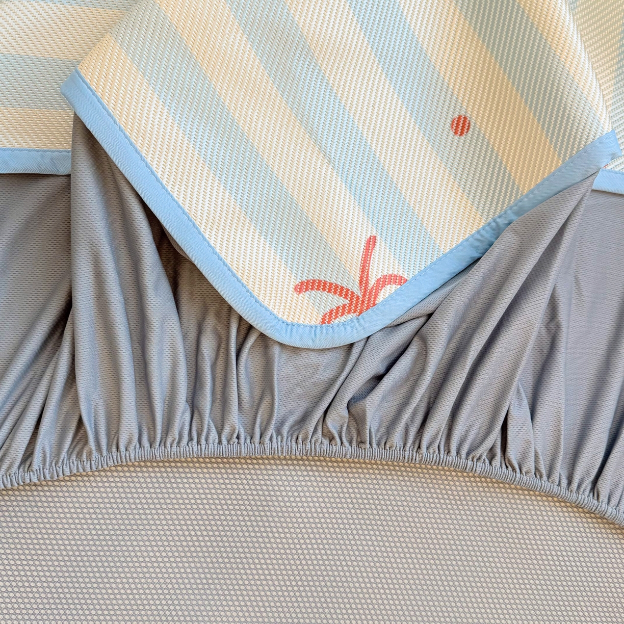 91家纺网 家纺一手货源 找家纺 慕尚家纺 2026新款清新凉感冰藤席床笠款 蝴蝶结