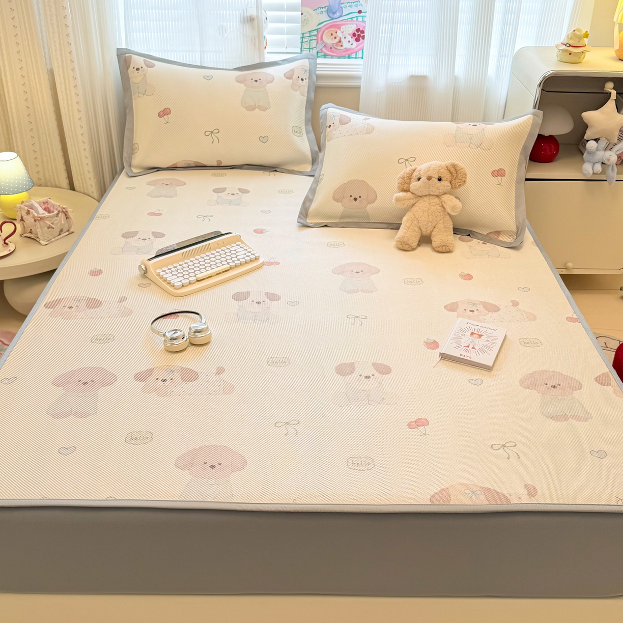 91家纺网 家纺一手货源 找家纺 慕尚家纺 2026新款清新凉感冰藤席床笠款 福禄小狗