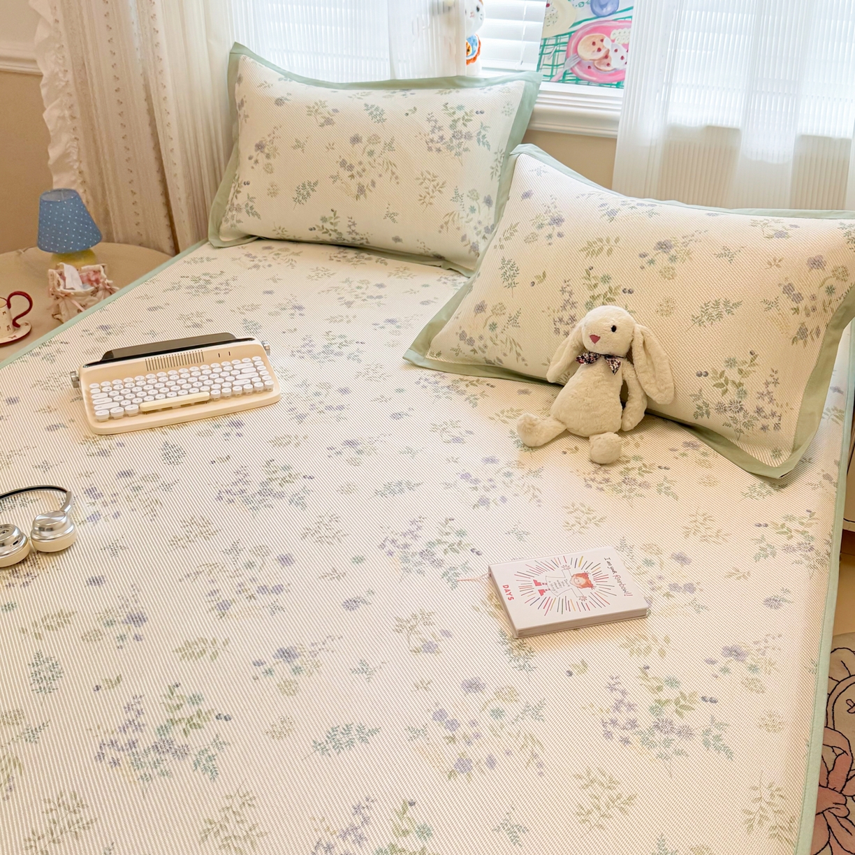 91家纺网 家纺一手货源 找家纺 慕尚家纺 2026新款清新凉感冰藤席床笠款 梦幻紫花